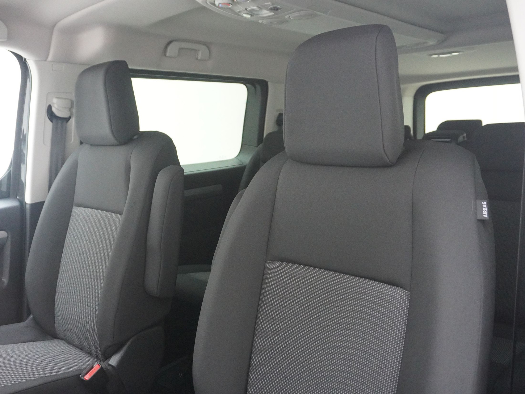 PEUGEOT Traveller Long 2.0 BlueHDi Business