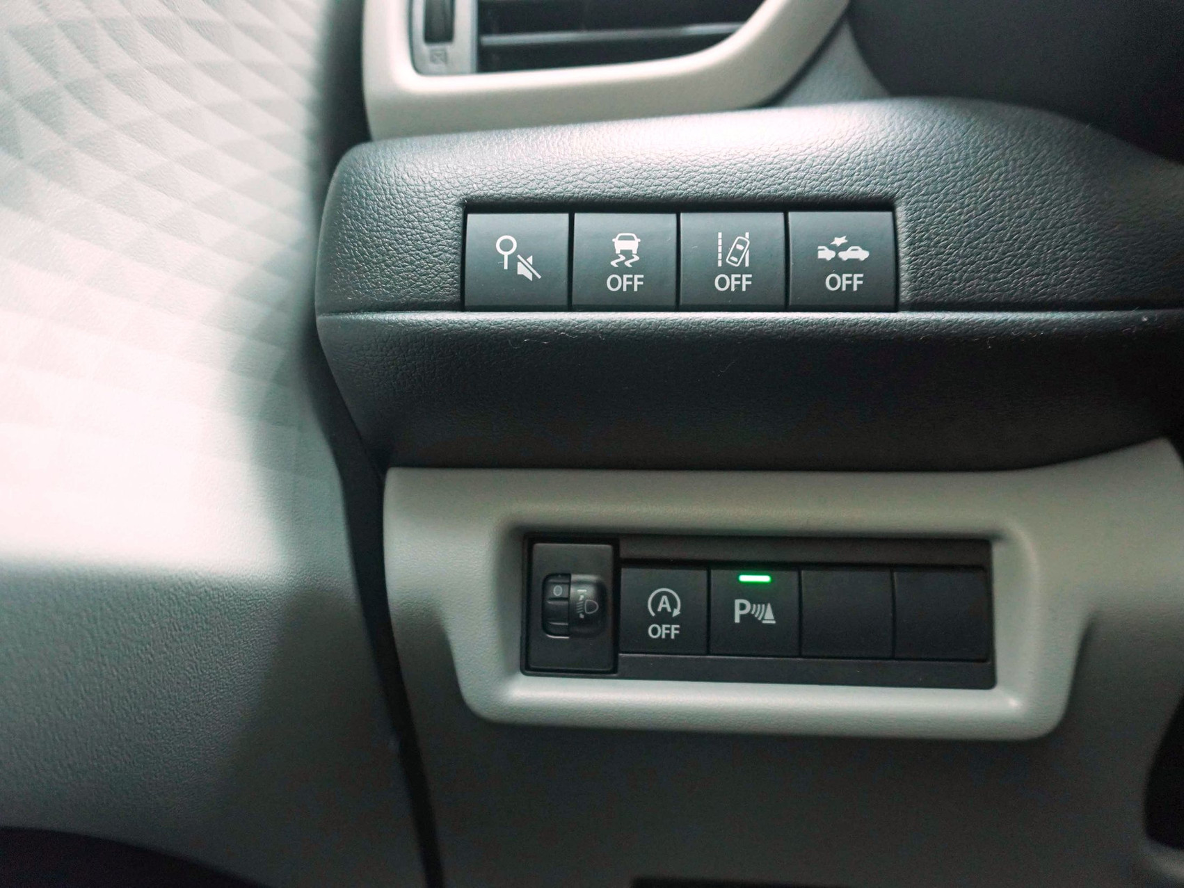 SUZUKI Swift 1.2 Sakura Top Hybrid 4×4