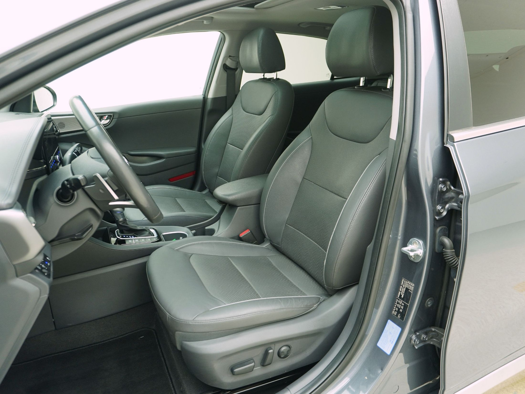 HYUNDAI Ioniq 1.6 GDi PiH Launch Plus