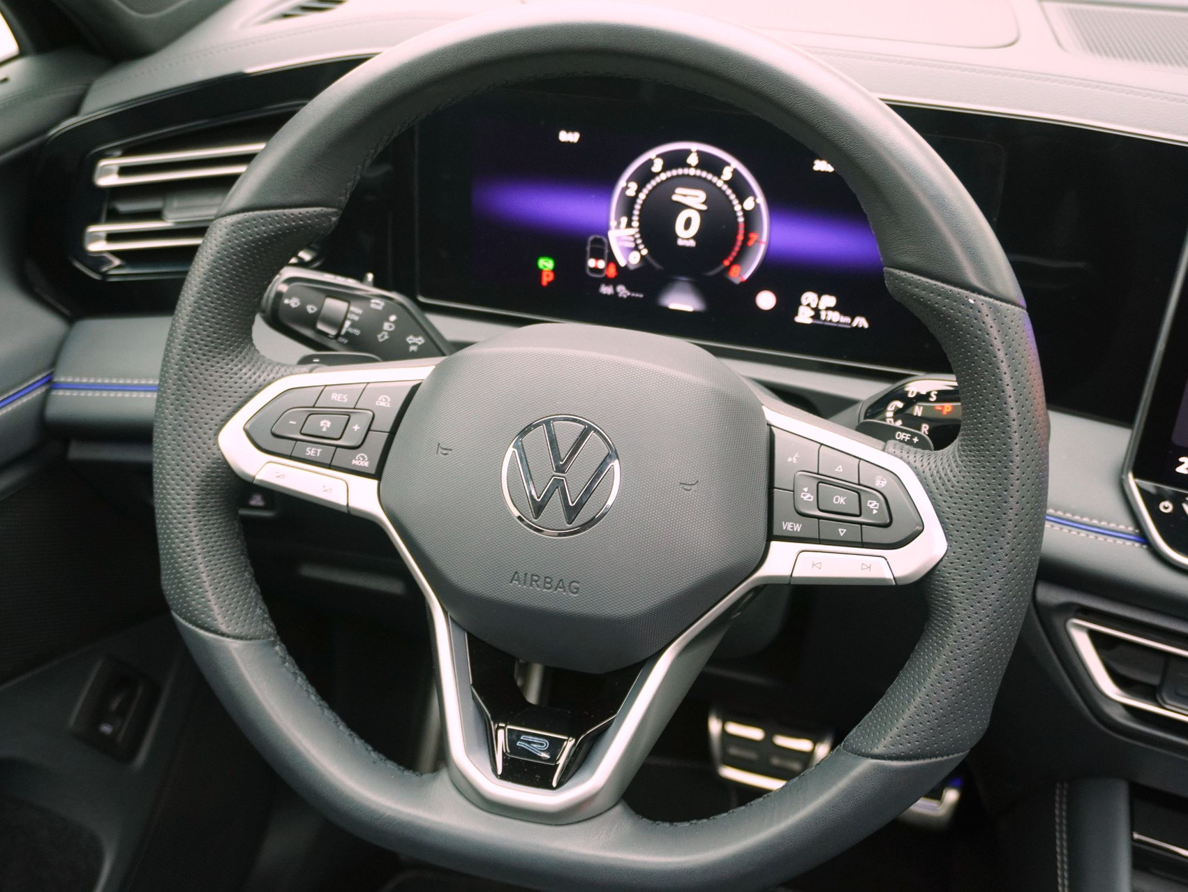 VW Tiguan 2.0 TSI DSG R-Line Black Style 4Motion **VW Werksgarantie bis 01/2030 // 21 Zoll Sommerräder**