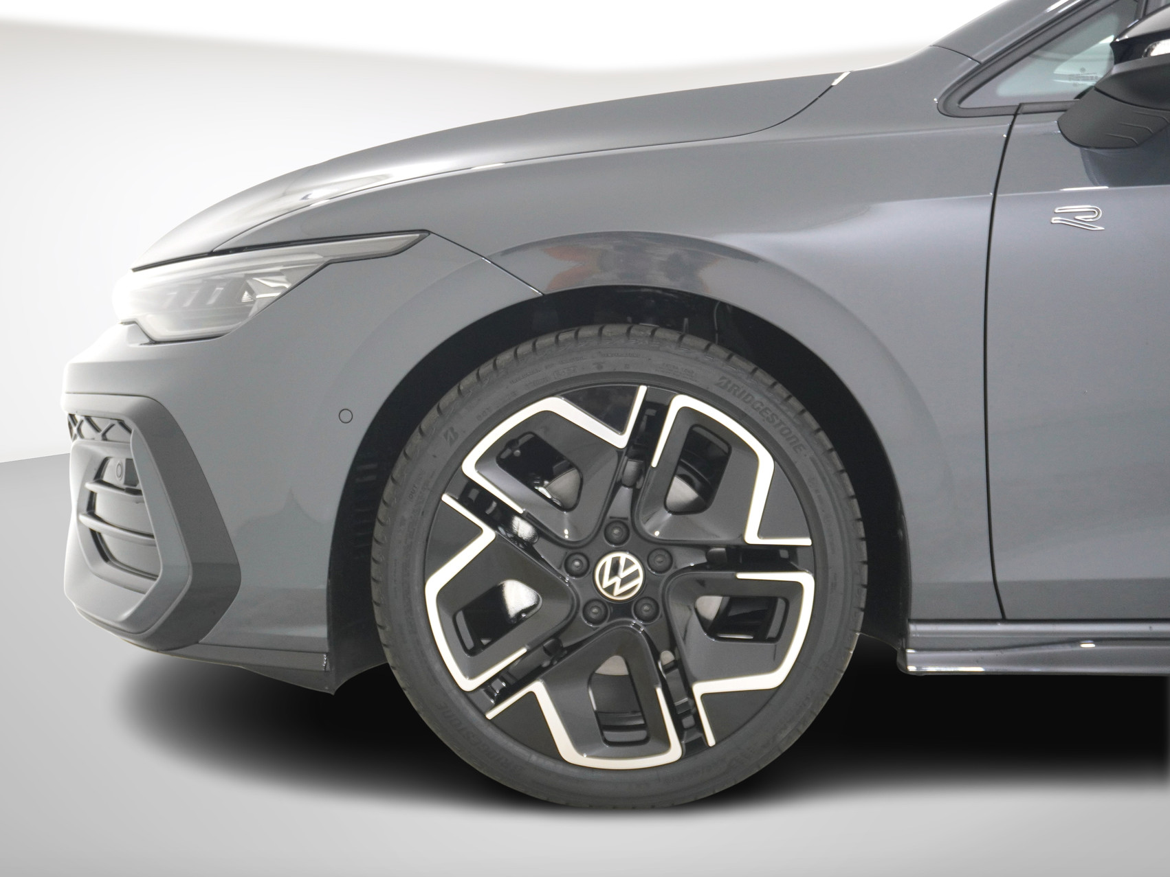 VW Golf VIII 1.5 eTSI R-Line DSG