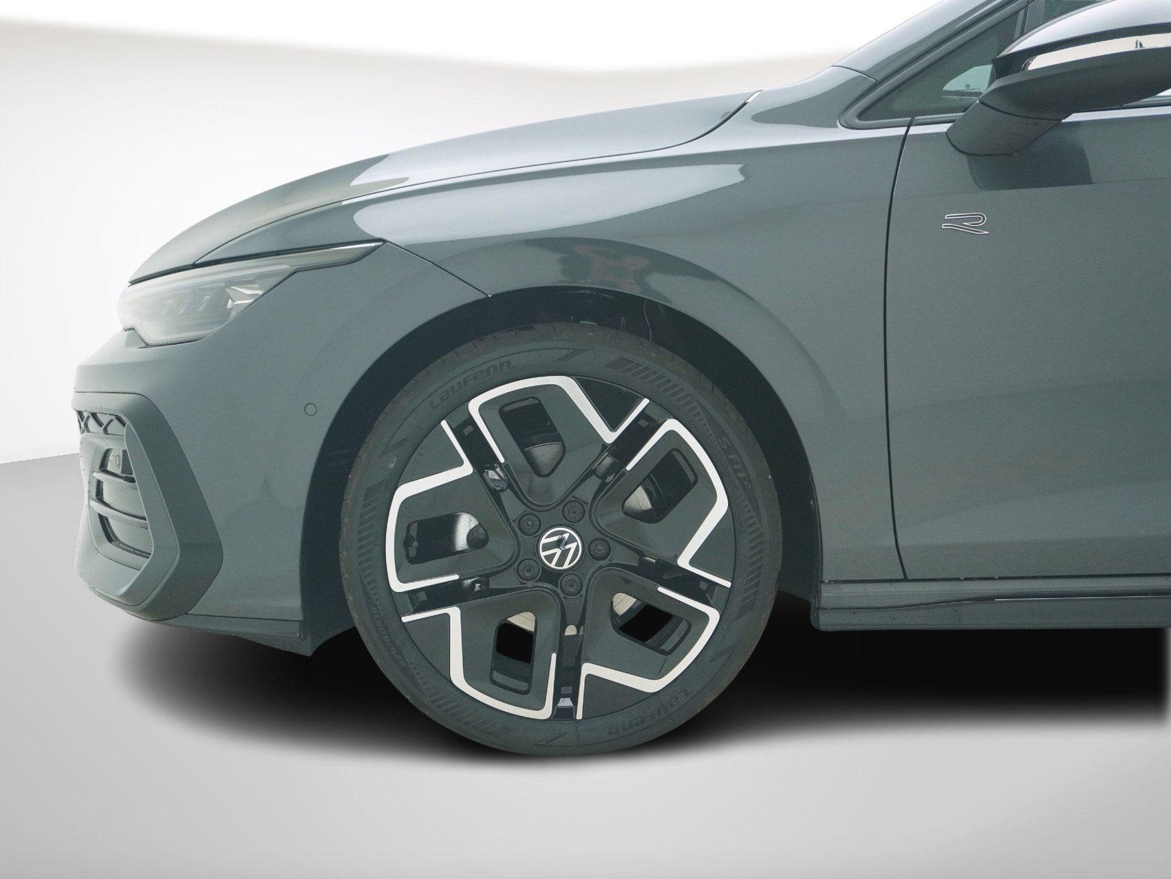 VW Golf VIII Variant 1.5 eTSI R-Line DSG