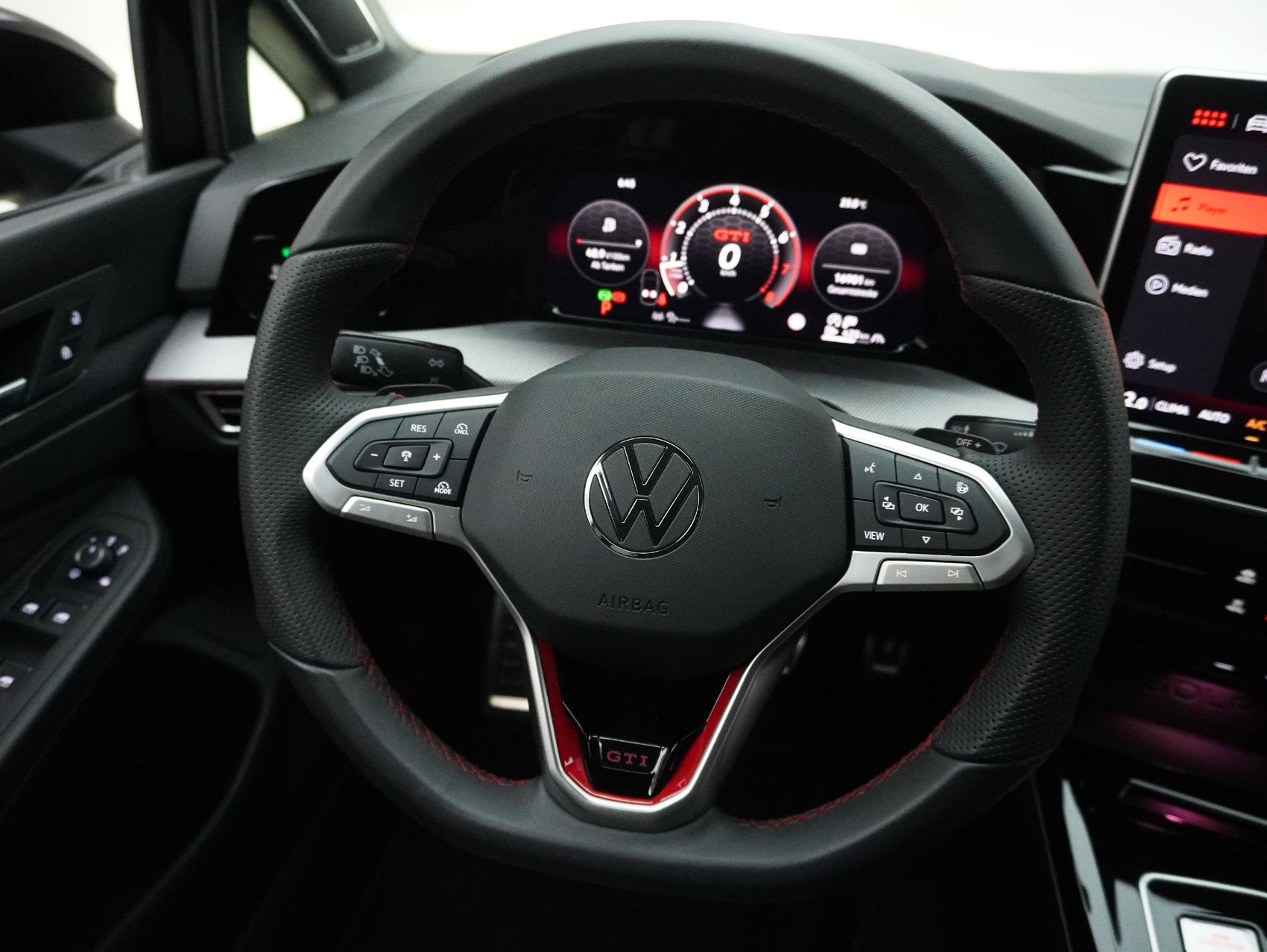 VW Golf 8.5 2.0 TSI DSG GTI Black Style (2025) ** Harman/Kardon / Head-Up / Panoramadach **