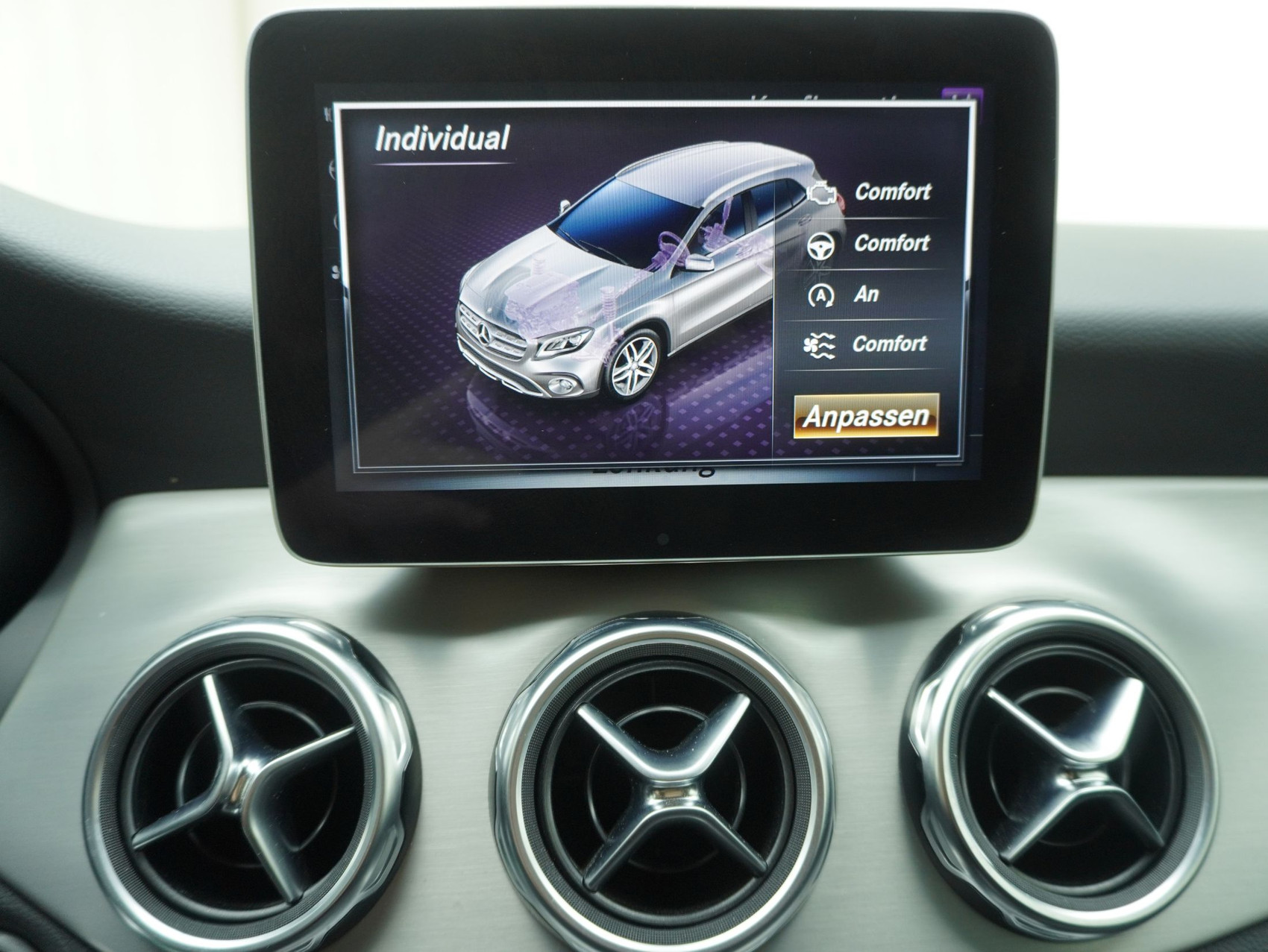 MERCEDES-BENZ GLA-Klasse GLA 250 AMG Line 4matic