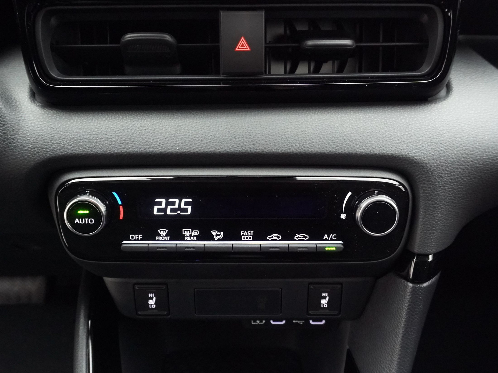 TOYOTA Yaris 1.5 VVT-i HSD Trend ** mit Lenkradheizung **