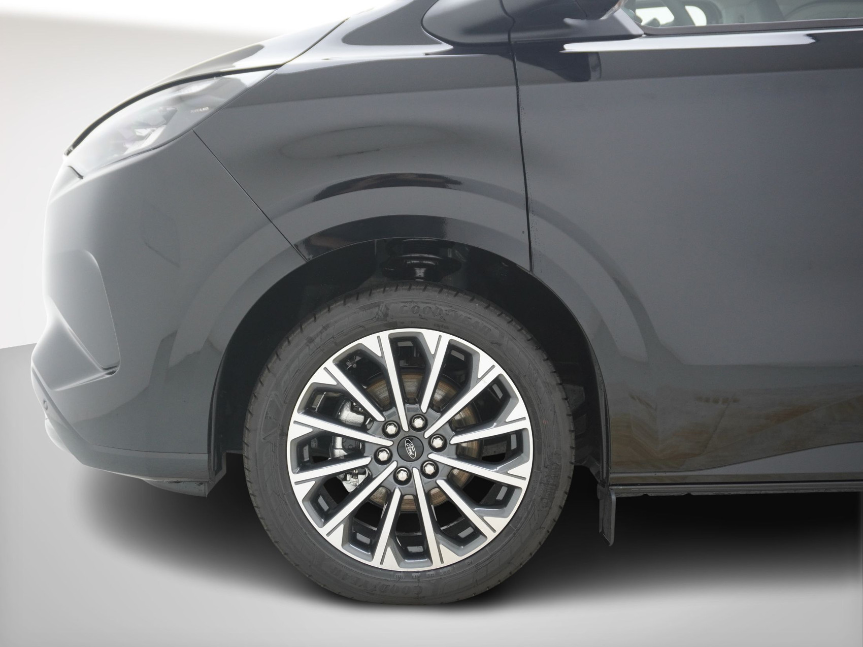 FORD Tourneo Custom L2 2.5 Plug-in-Hybrid Titanium X