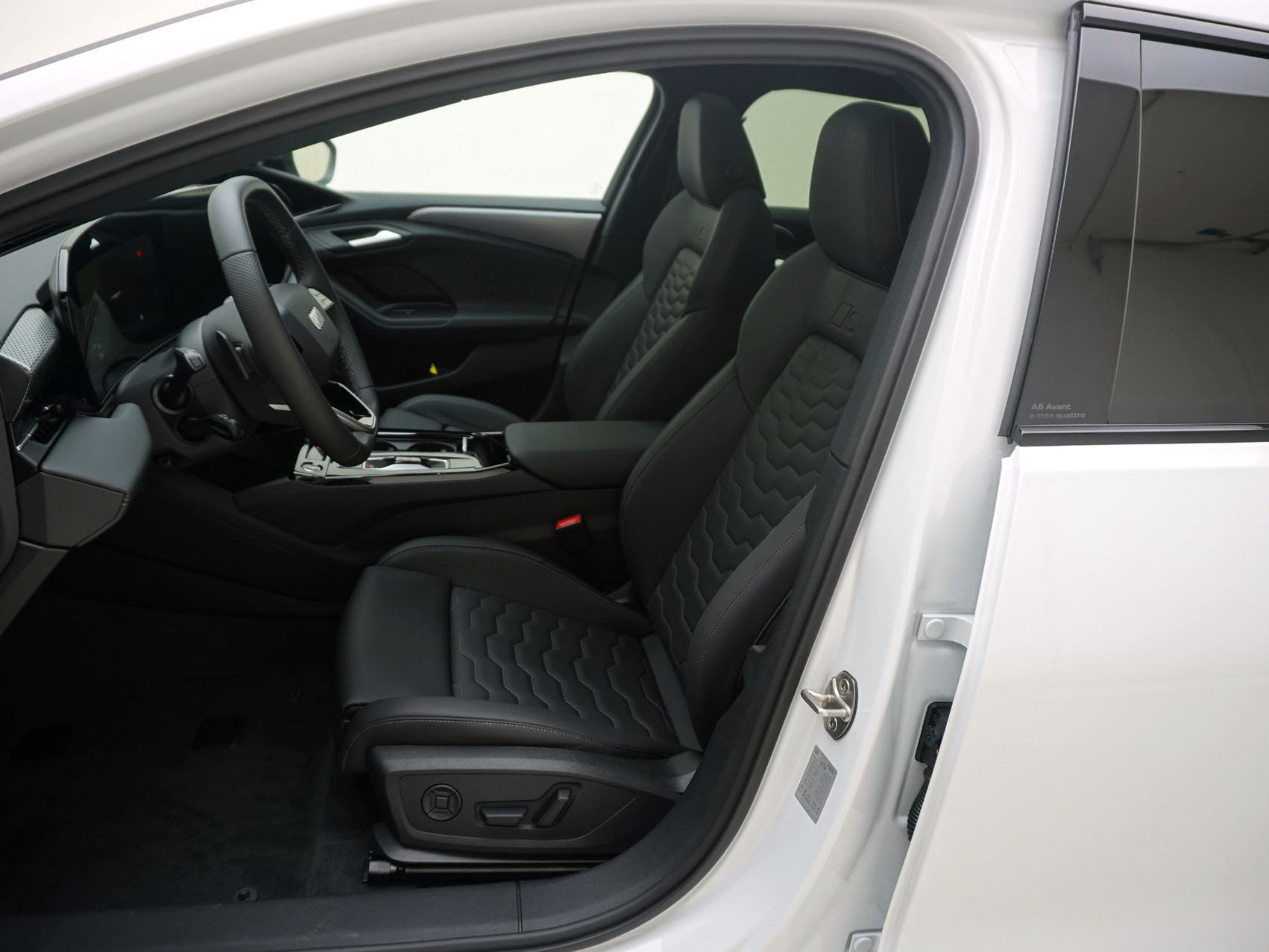 AUDI A6 e-tron Avant quattro S line