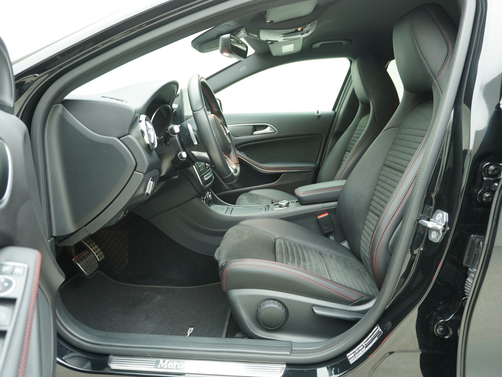 MERCEDES-BENZ GLA-Klasse GLA 250 AMG Line 4matic