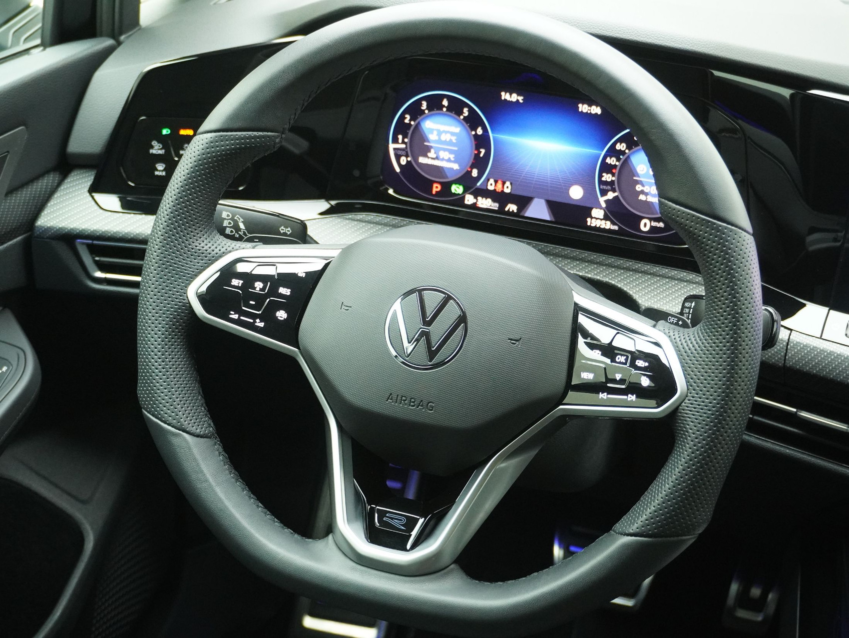 VW Golf 8 1.5 eTSI DSG R-Line