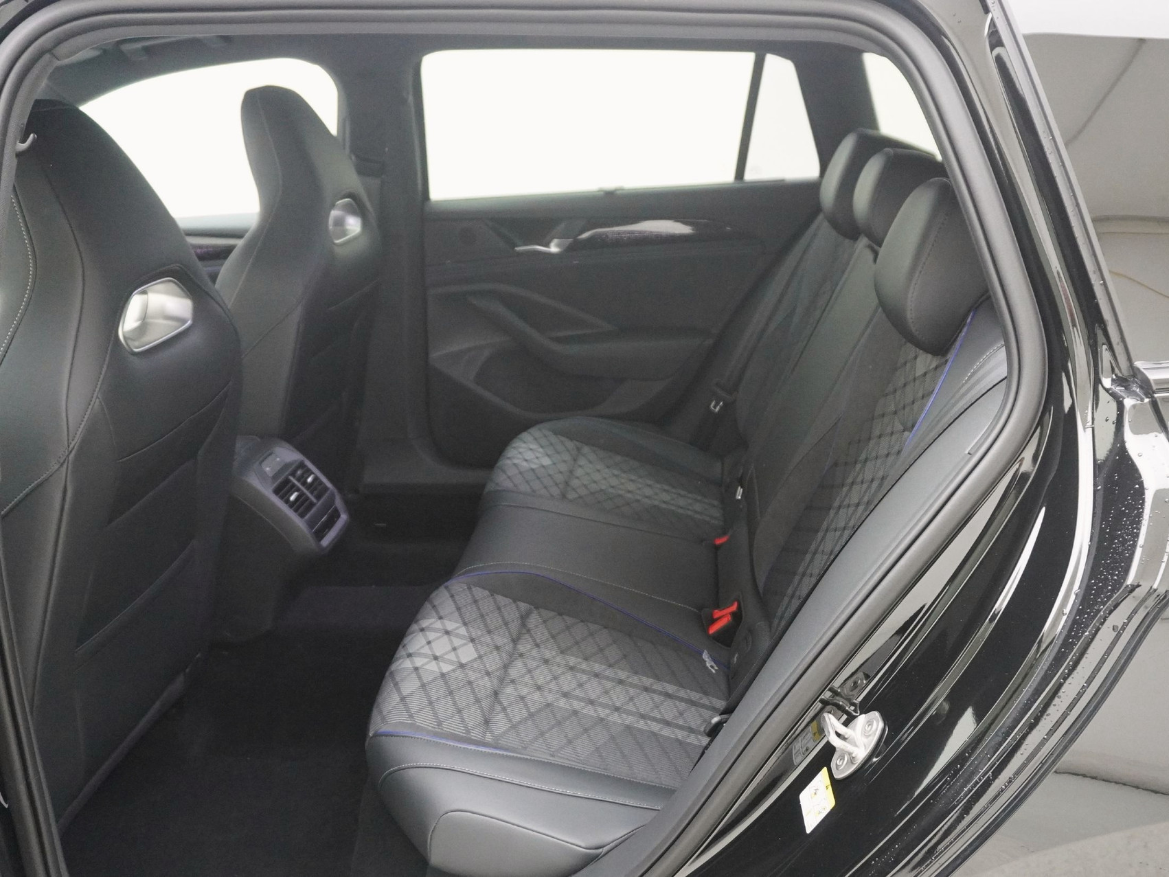 VW Passat Variant 2.0 TDI R-Line 4Motion DSG