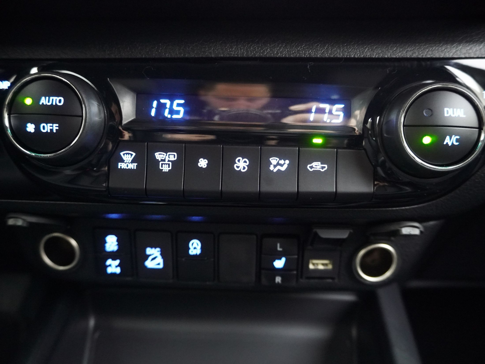 TOYOTA Hilux Double Cab.-Pick-up 2.8 D-4D 204 Invincible MHEV