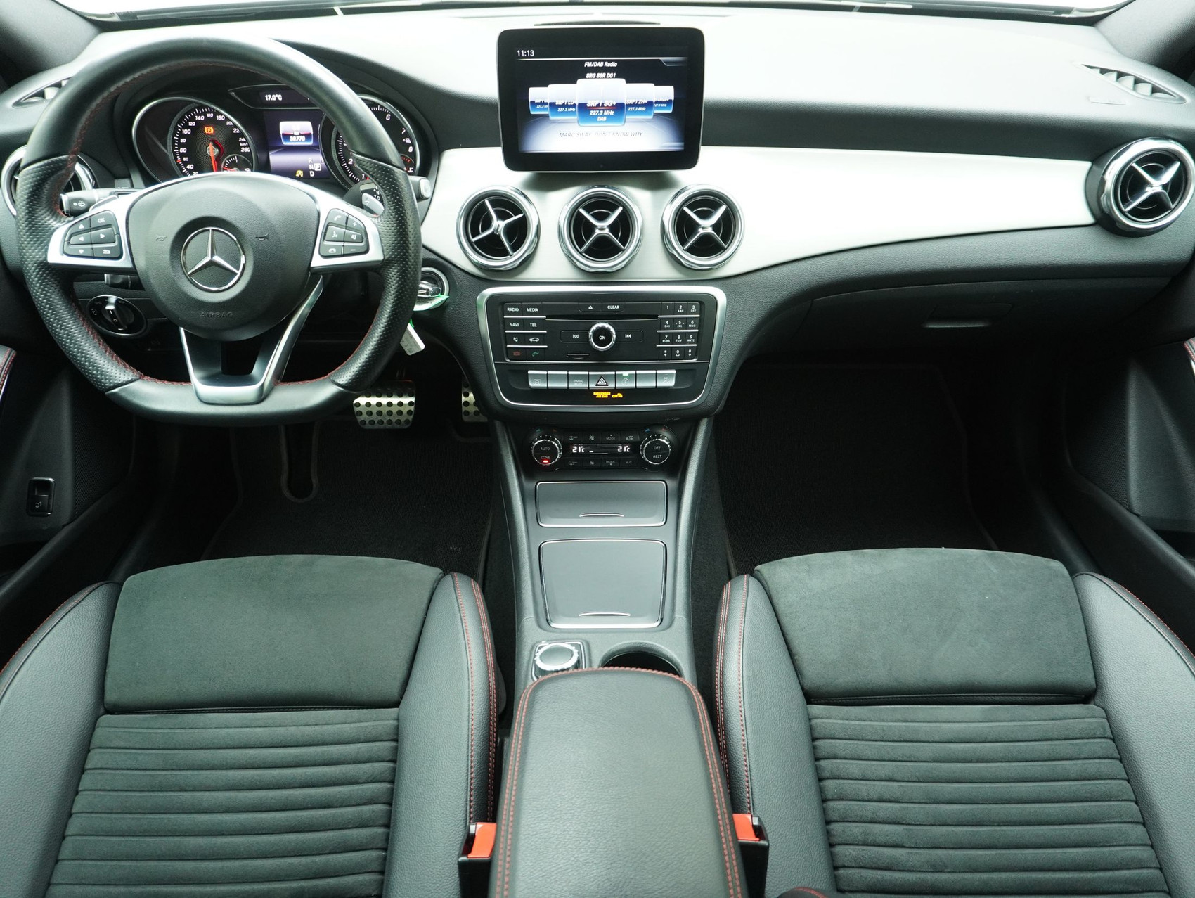 MERCEDES-BENZ GLA-Klasse GLA 250 AMG Line 4matic