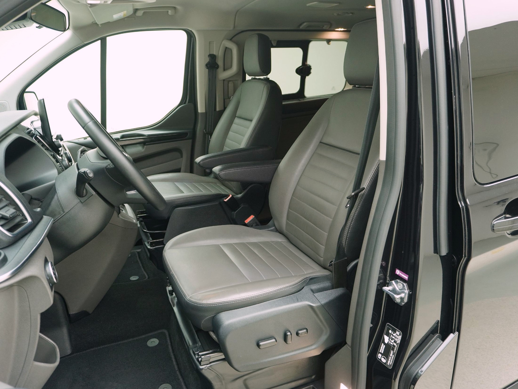 FORD Tourneo C Bus 320 L2 2.0 TDCi Titanium X