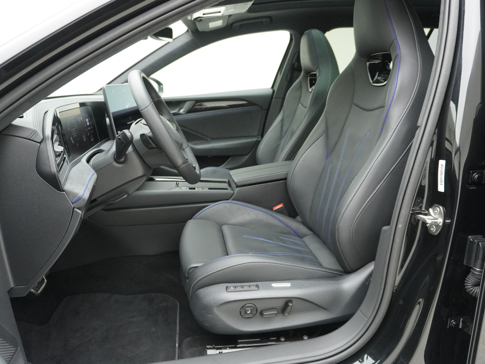 VW Passat Variant 2.0 TSI DSG R-Line 4Motion **R-Line Signature**