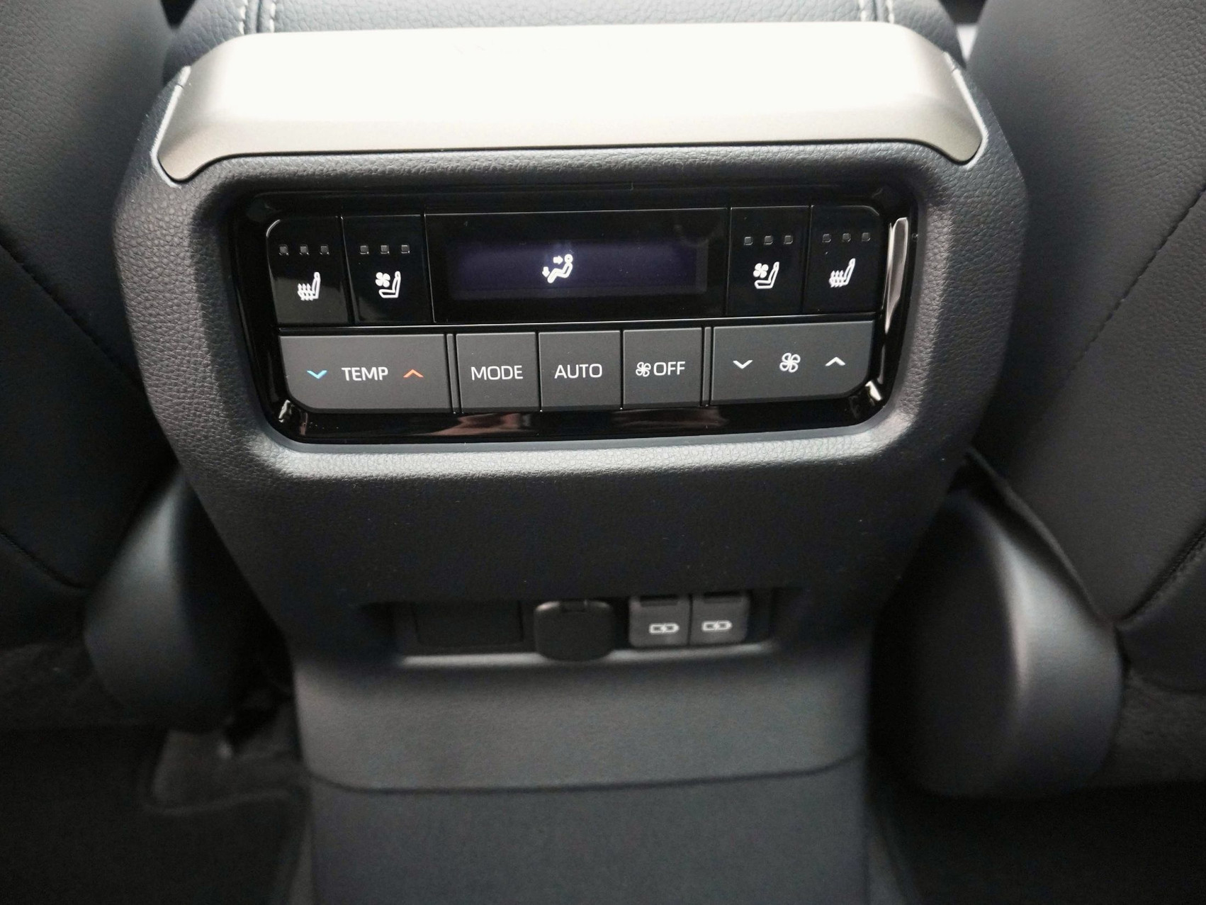 TOYOTA Land Cruiser 2.8 D 48V Invincible