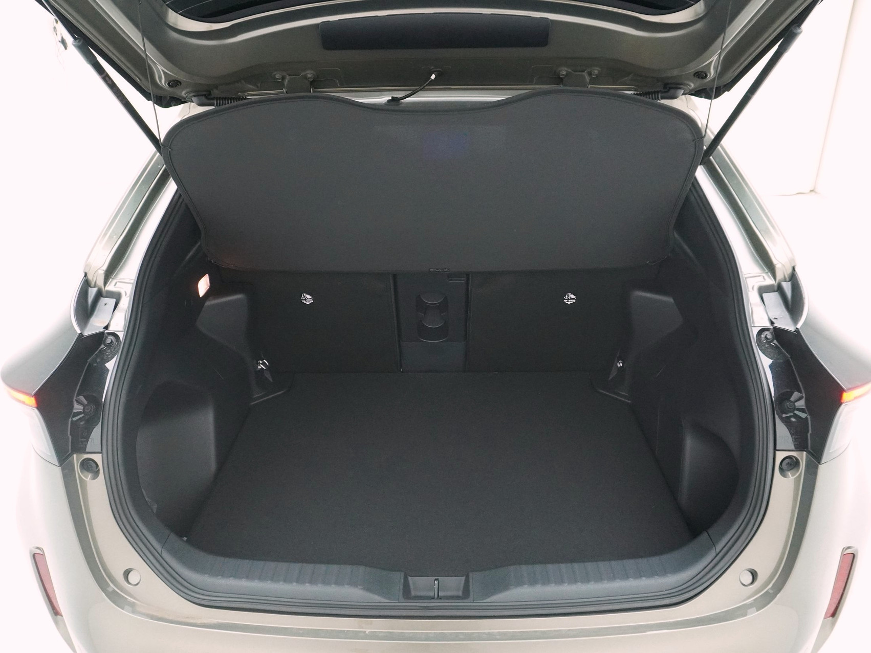 TOYOTA Yaris Cross 1.5 VVT-i HSD Trend AWD-i ** 4×4 ** inkl. 8-Fachbereifung **