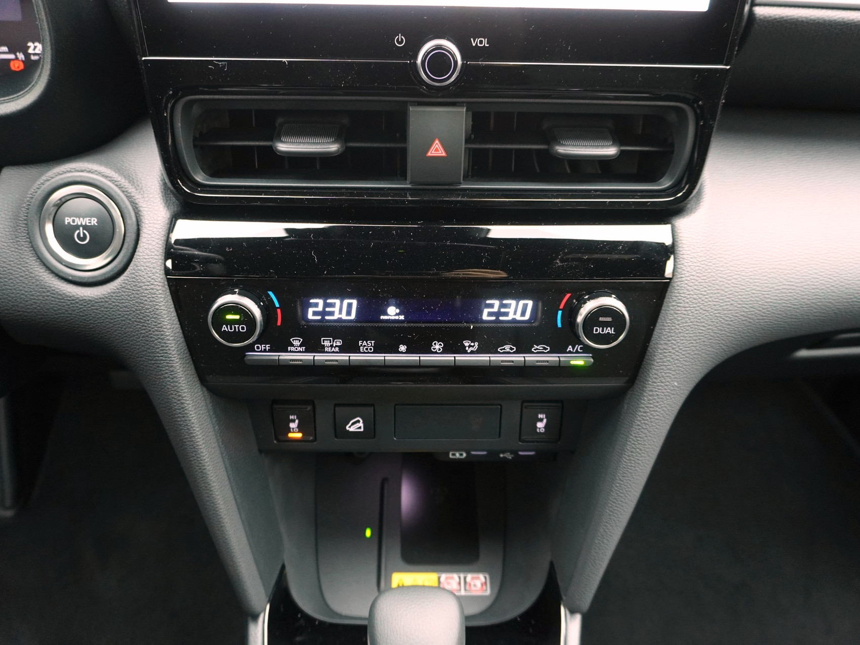 TOYOTA Yaris Cross 1.5 VVT-i HSD Premium AWD-i ** 4×4 ** 360° Kamera **