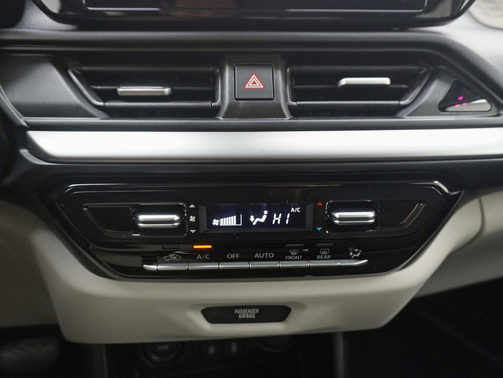 SUZUKI Swift 1.2 Sakura Top Hybrid