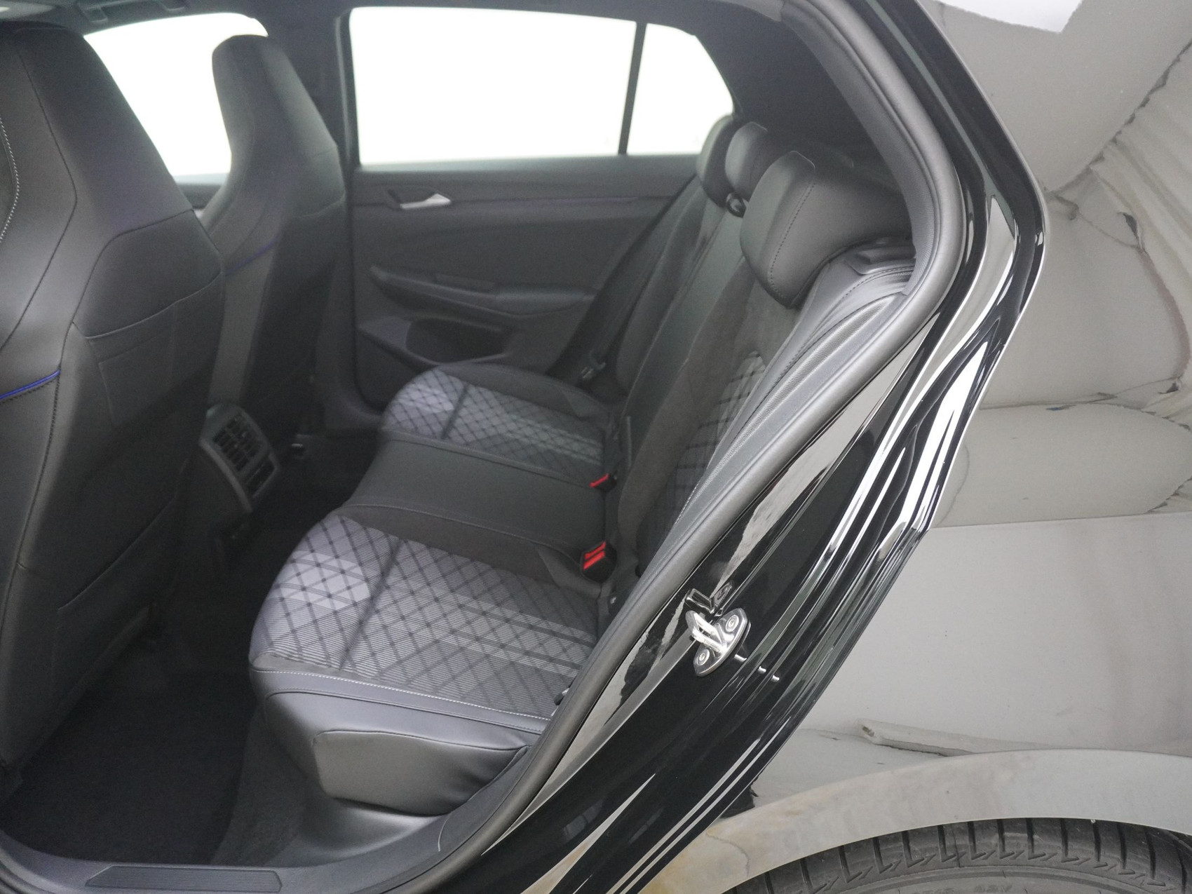 VW Golf VIII 2.0 TSI R-Line DSG 4Motion