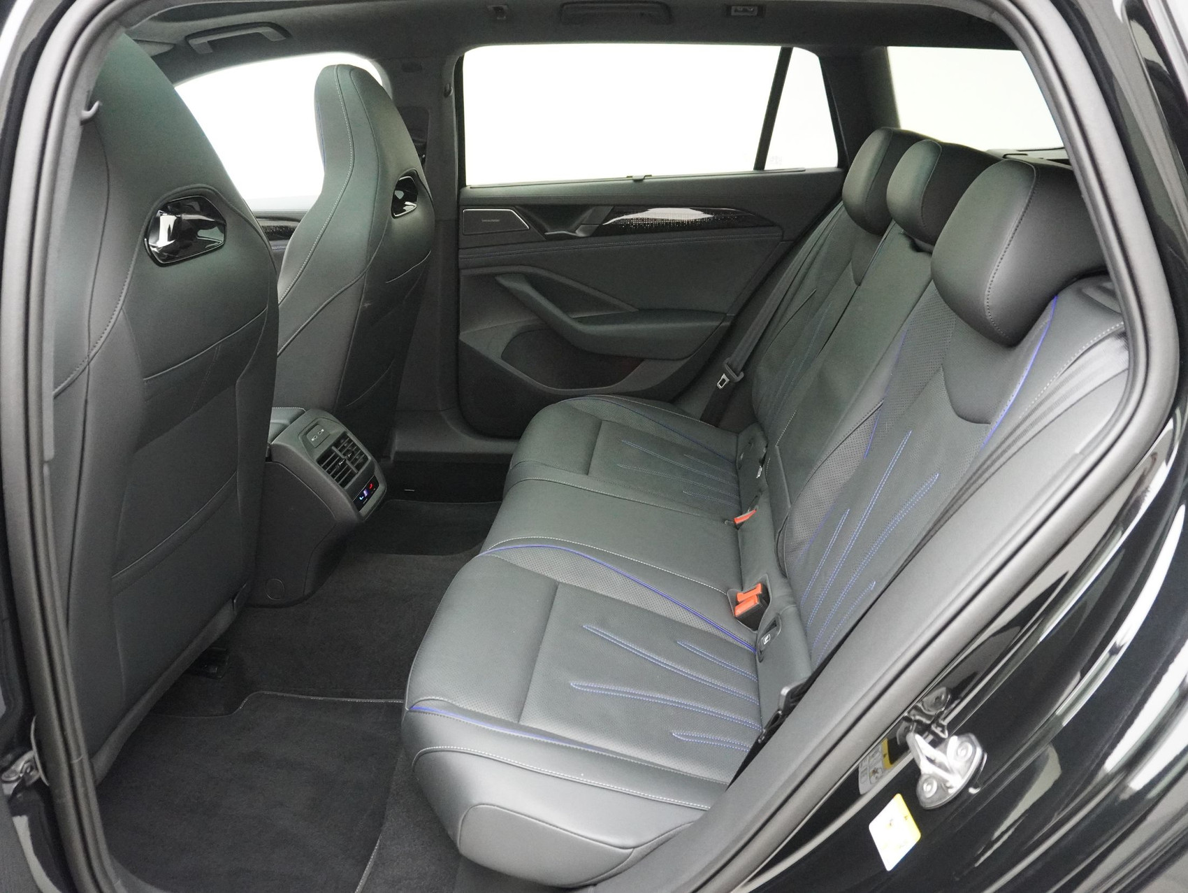 VW Passat Variant 2.0 TSI DSG R-Line 4Motion **R-Line Signature**