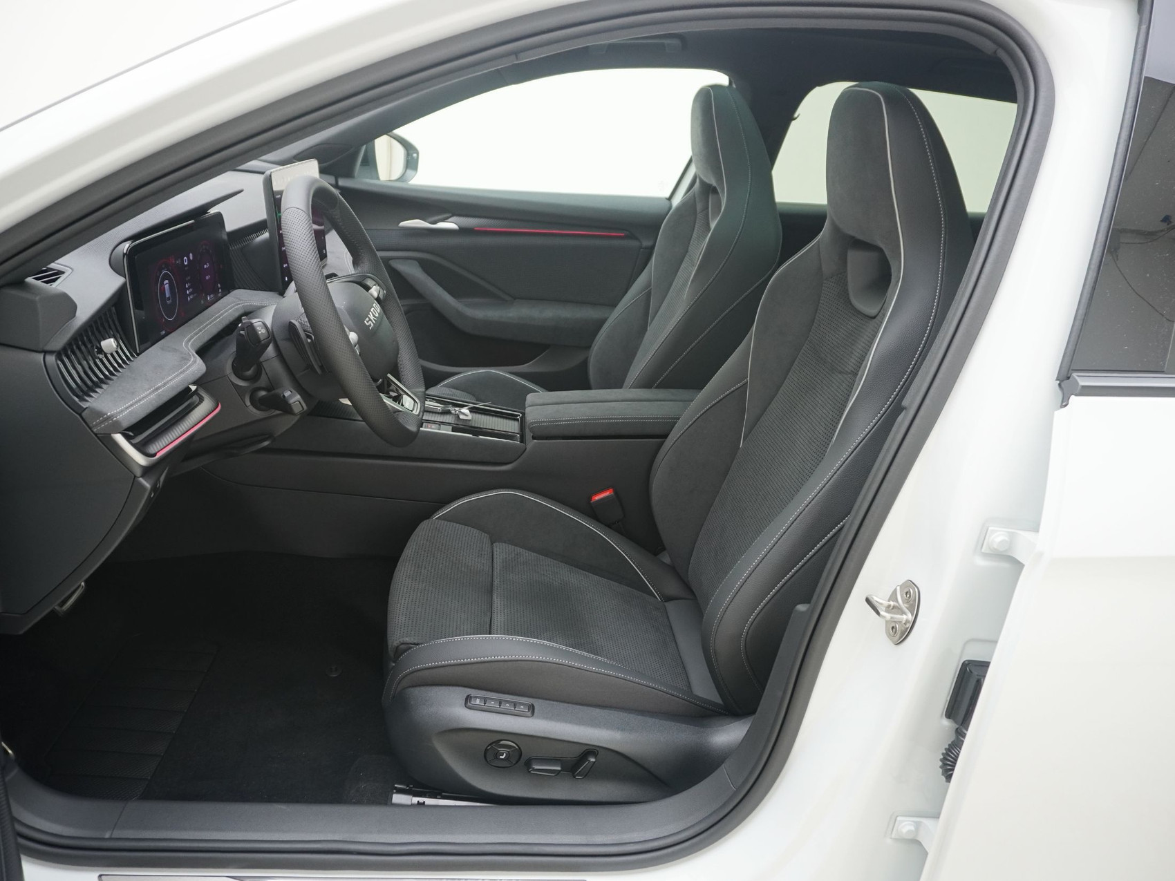 SKODA Superb 2.0 TSI Sportline 4×4 DSG