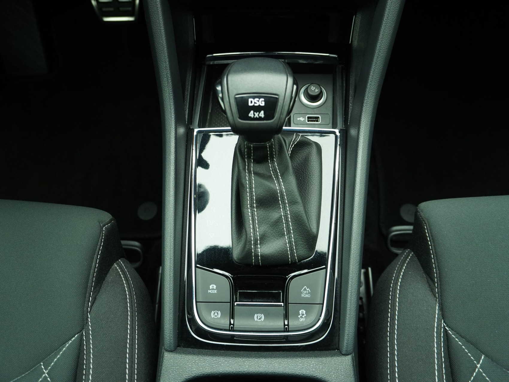 SKODA Karoq 2.0 TSI DSG Sport Line 4×4