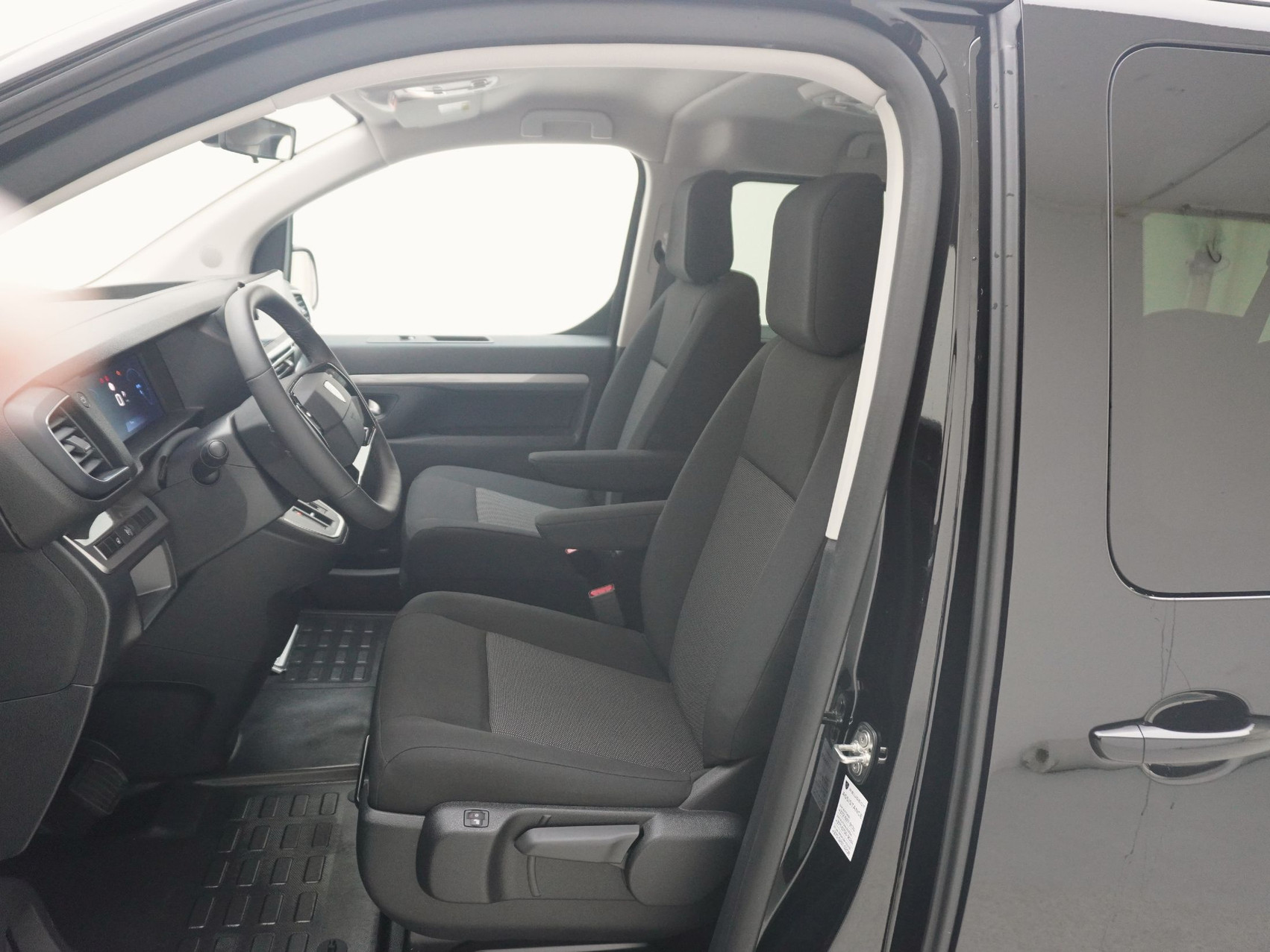 PEUGEOT Traveller Long 2.0 BlueHDi Business