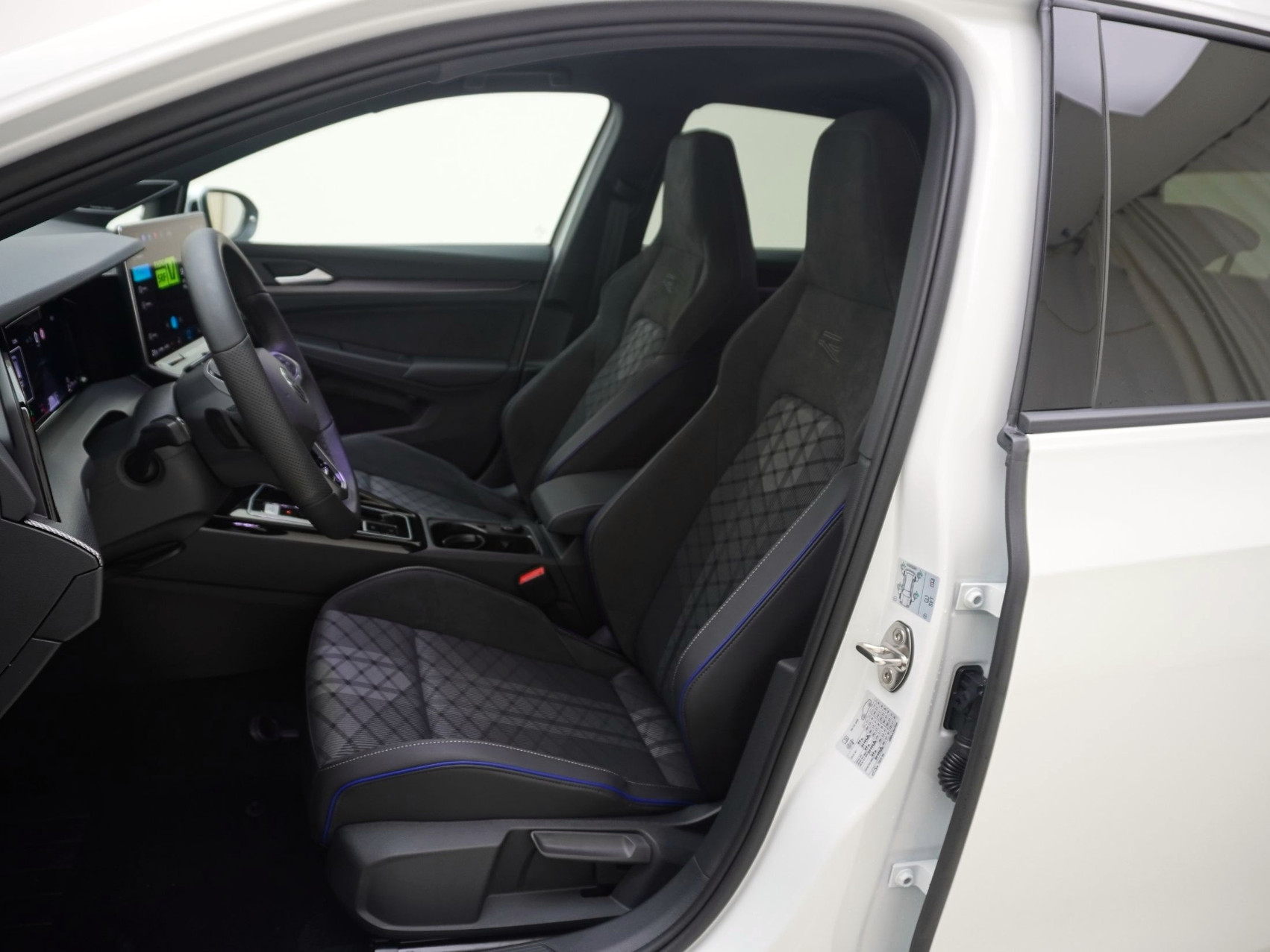 VW Golf VIII 2.0 TSI R-Line DSG 4Motion