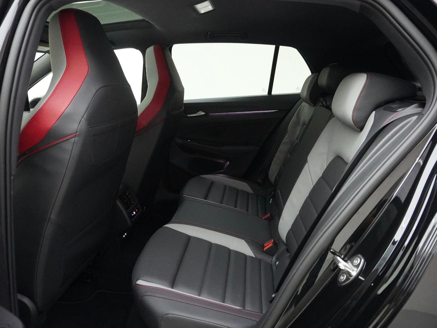 VW Golf 8.5 2.0 TSI DSG GTI Black Style (2025) **Leder/Harmon-Kardon/Sitzbelüftung/uvm.**