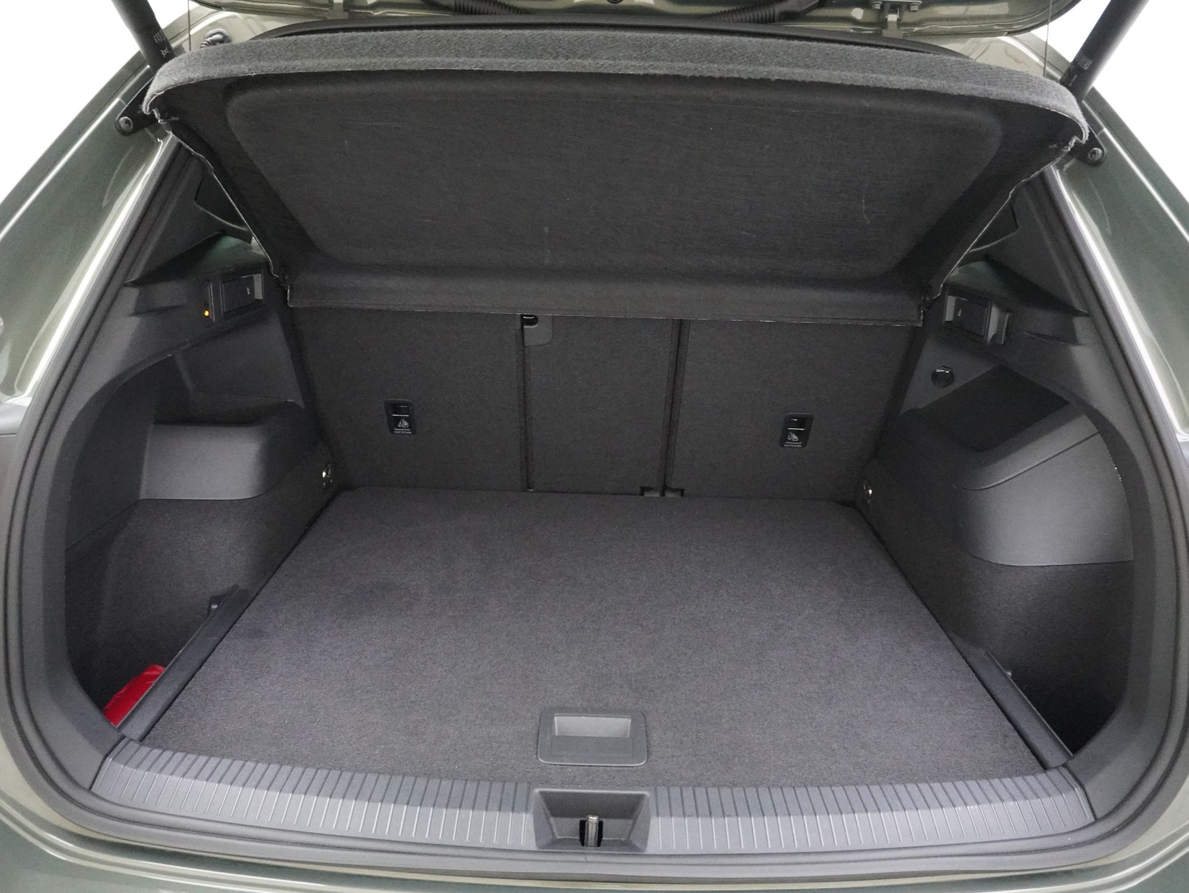 VW Tiguan 2.0 TDI DSG R-Line Black Style 4Motion (2025) **Anhängerkupplung/Head-UP/Panoramadach**