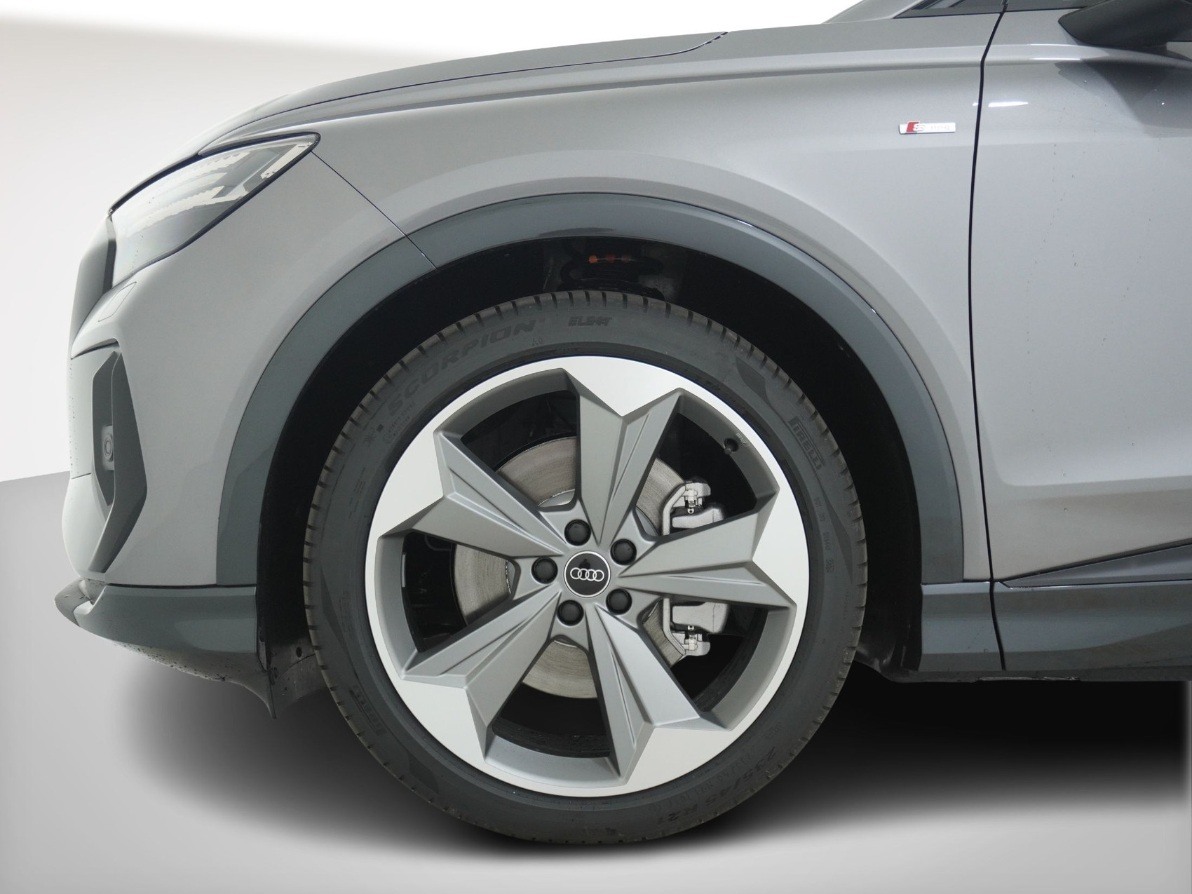 AUDI Q4 e-tron 55 quattro S line