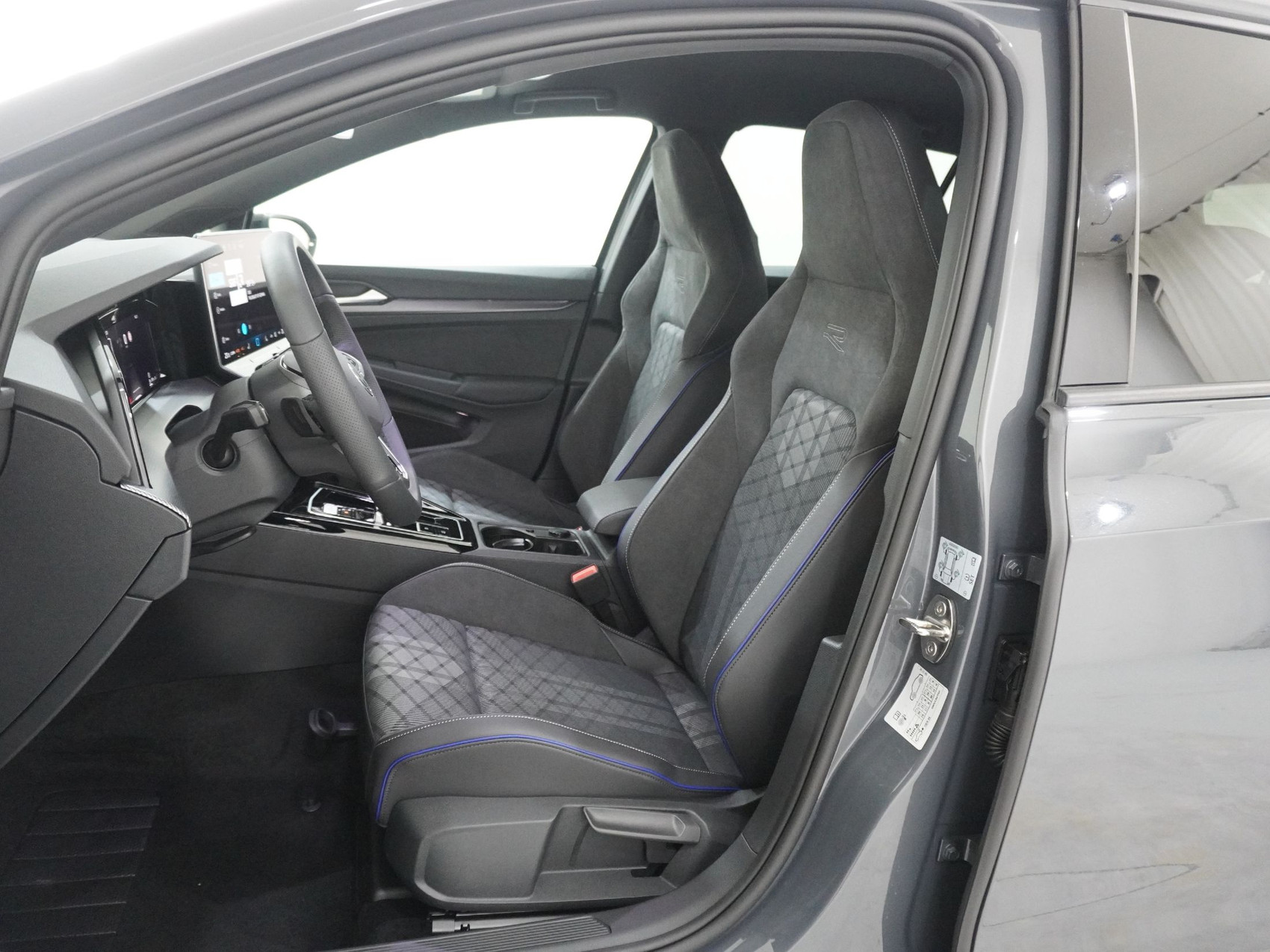 VW Golf VIII 1.5 eTSI R-Line DSG