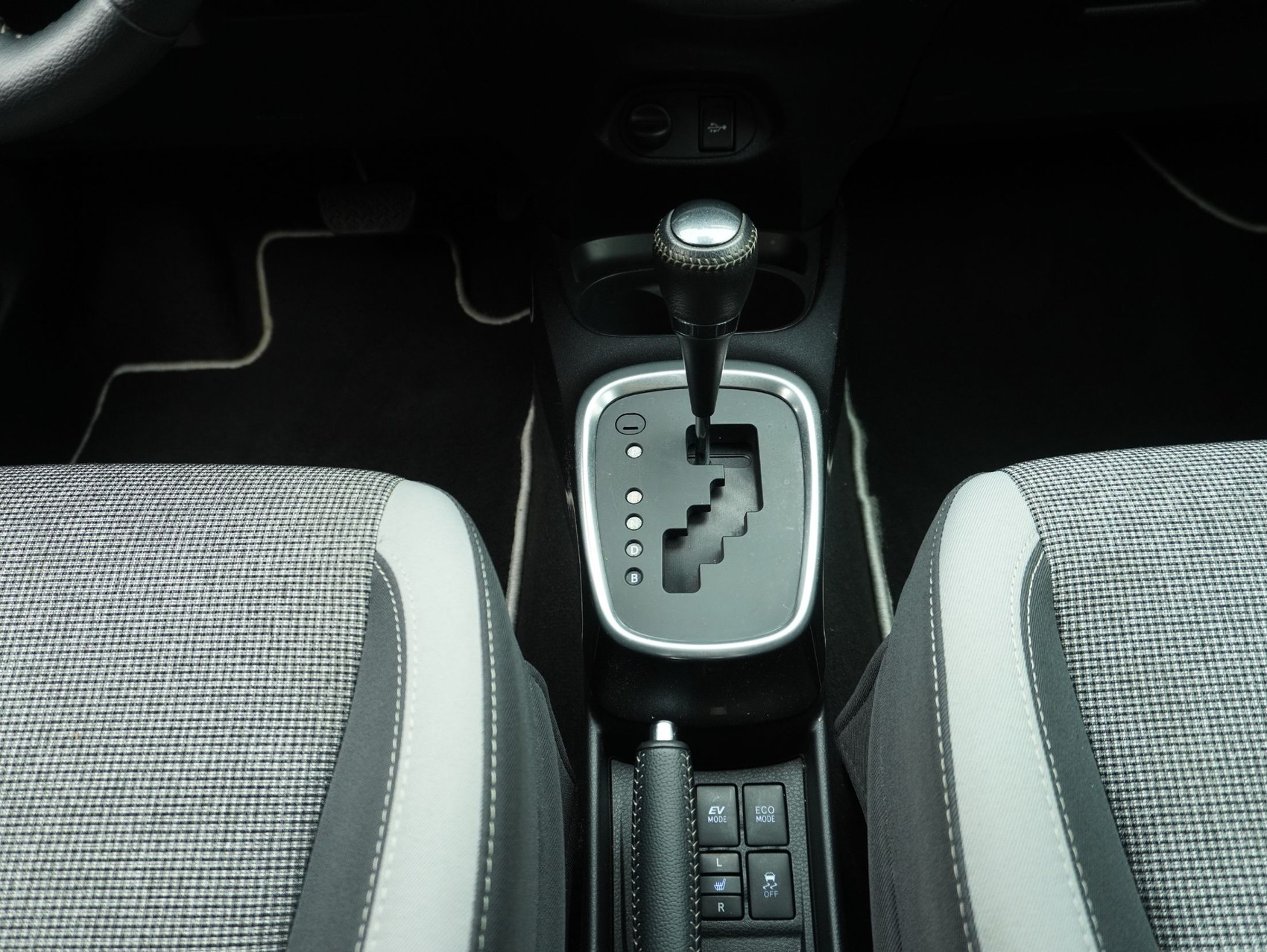 TOYOTA Yaris 1.5 VVT-i HSD Y20