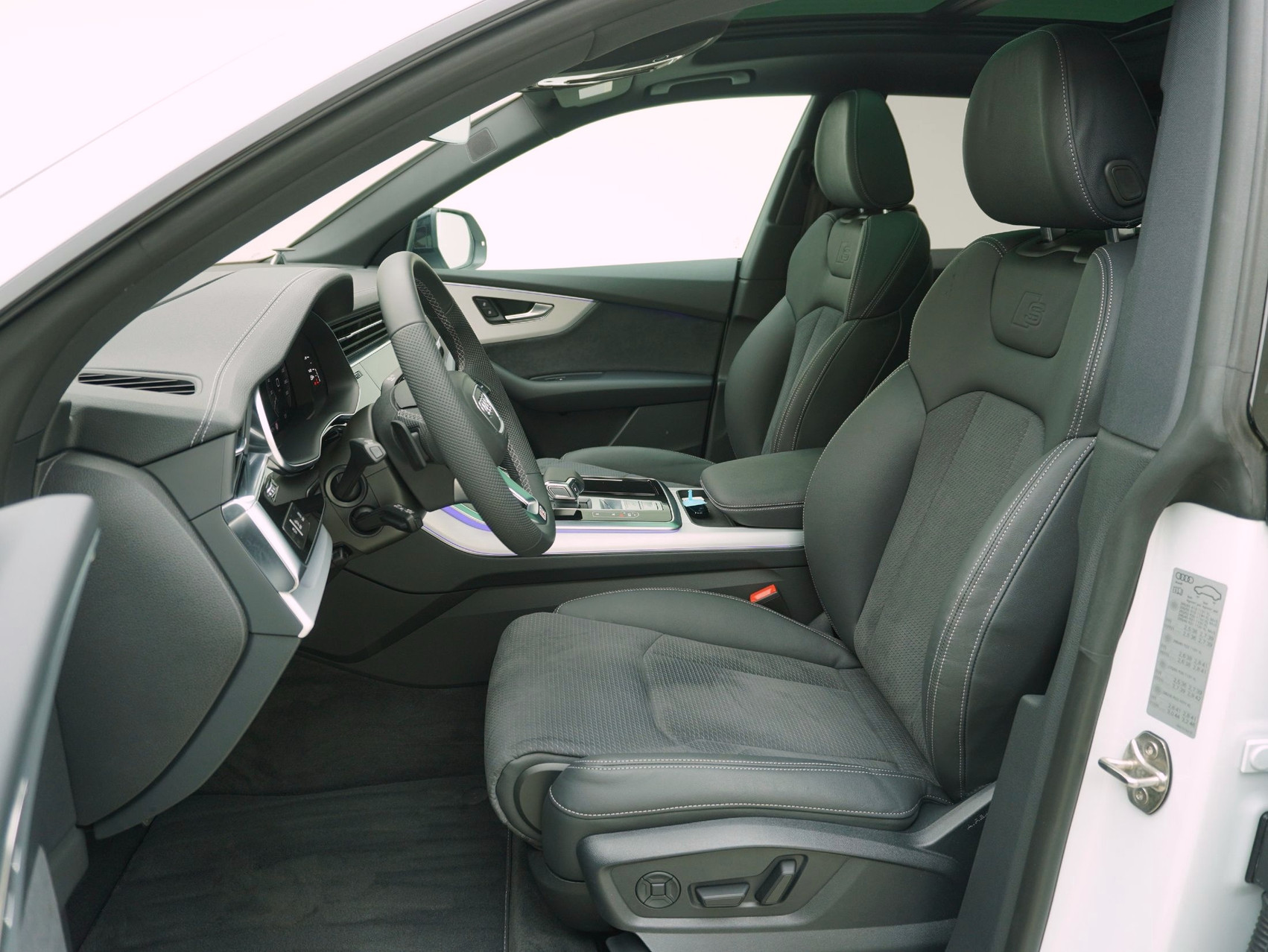 AUDI Q8 SUV 55 TFSI e S line quattro T-Tronic **Audi Werksgarantie bis 06/2030**