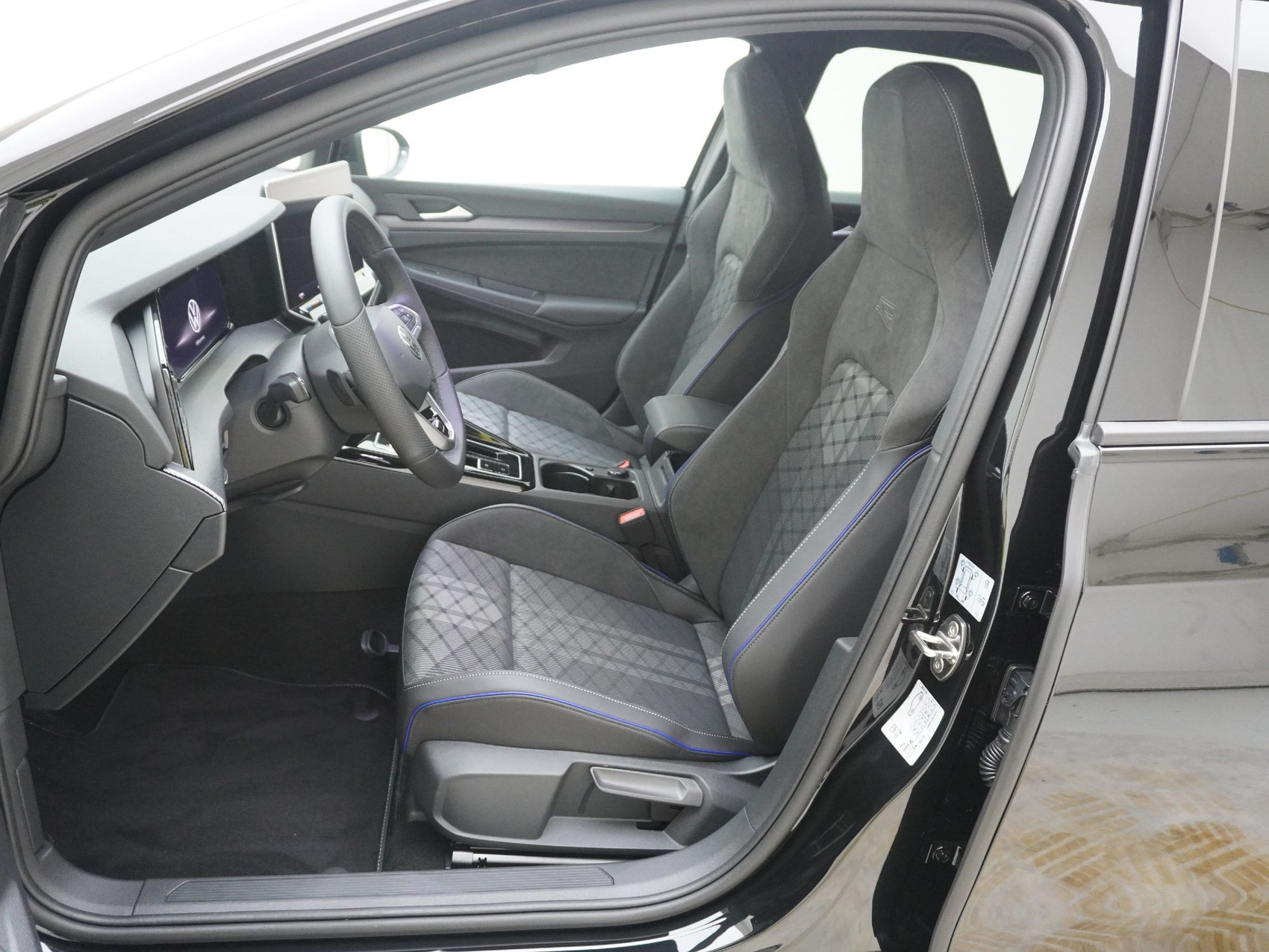 VW Golf VIII 1.5 eTSI R-Line DSG