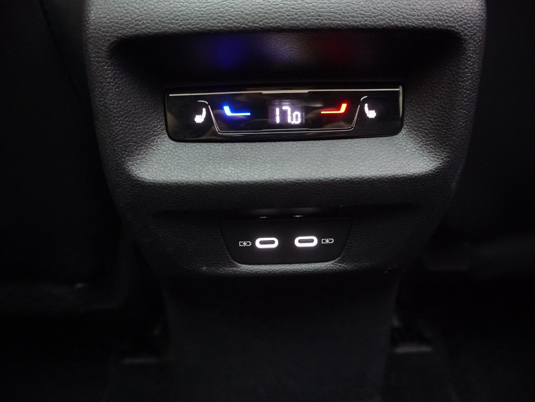 VW Tiguan 2.0 TDI DSG R-Line Black Style 4Motion **Leder/Massage/AHK/uvm**