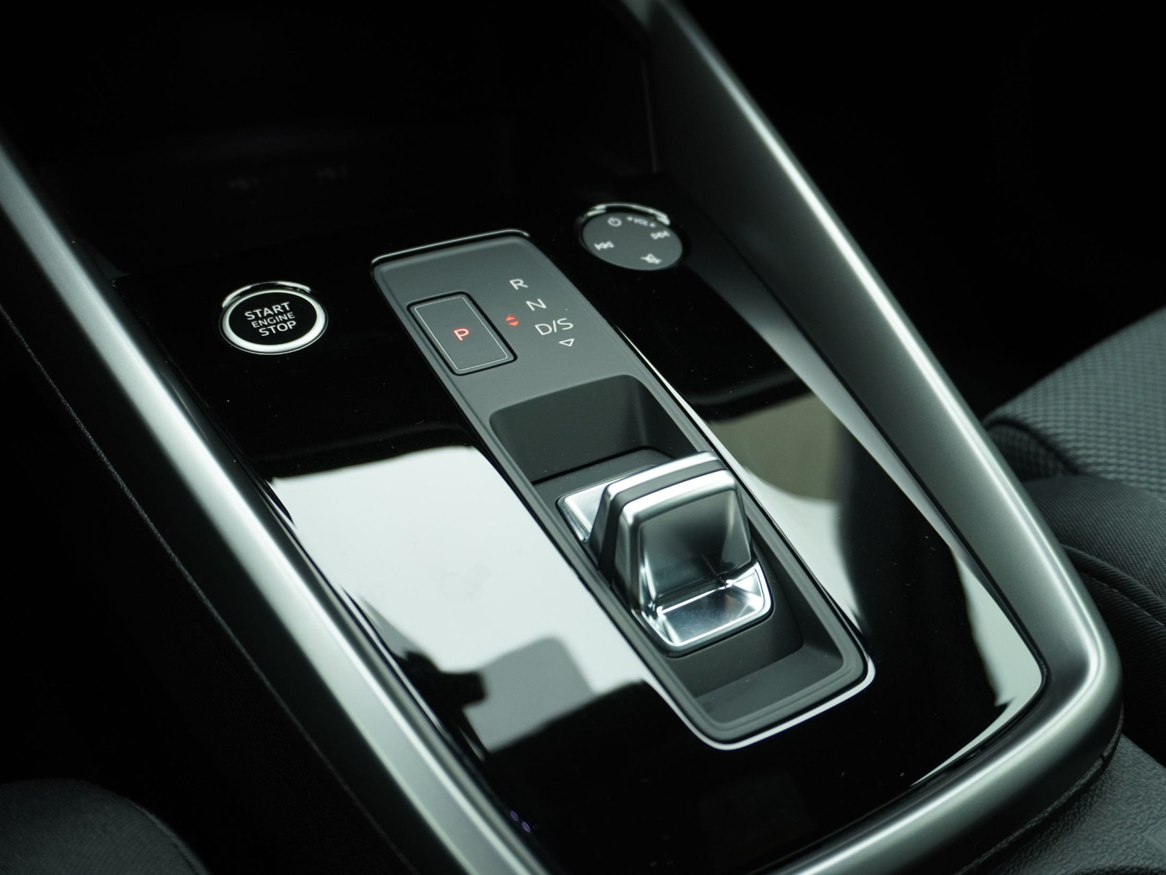 AUDI A3 Sportback 40 TFSI S line quattro S-Tronic **Audi Werksgarantie bis 09/2028**