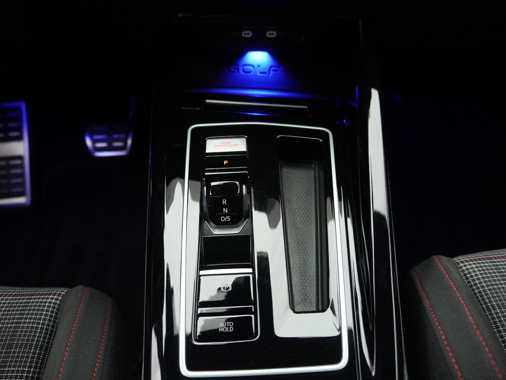 VW Golf 8.5 2.0 TSI DSG GTI Black Style (2025) ** Harman/Kardon / Head-Up / Panoramadach **