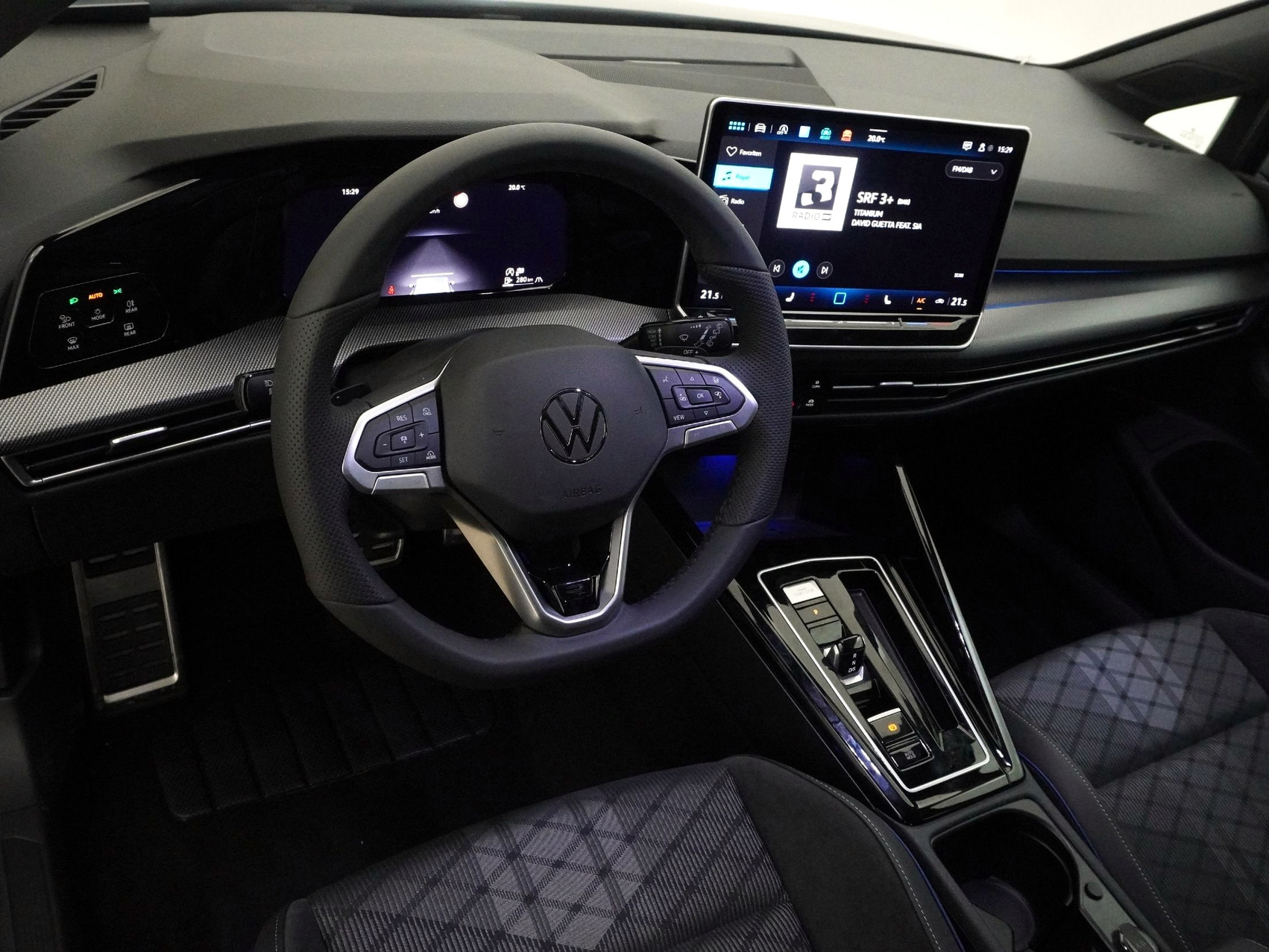 VW Golf VIII Variant 1.5 eTSI R-Line DSG