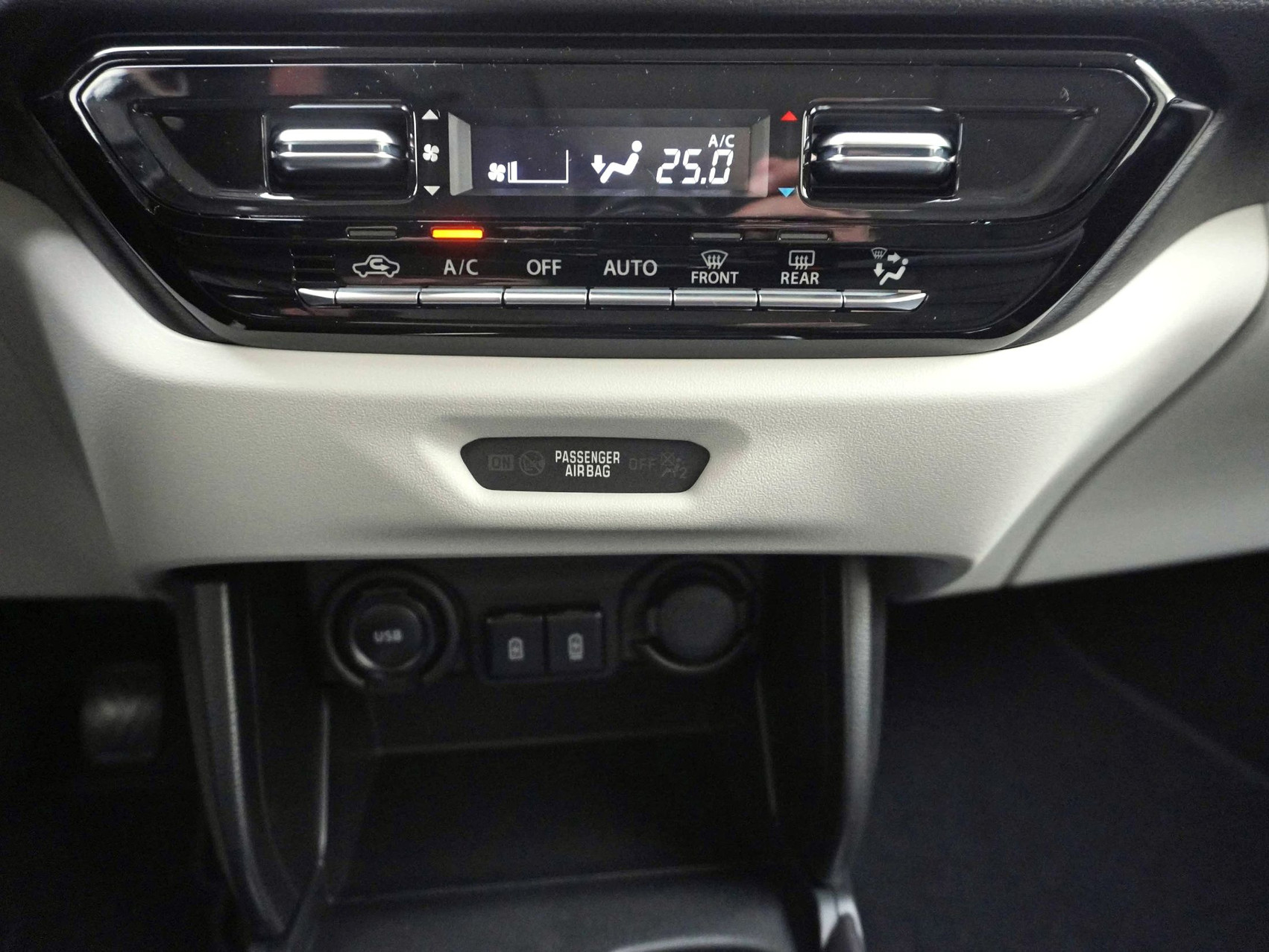 SUZUKI Swift 1.2 Sakura Top Hybrid 4×4