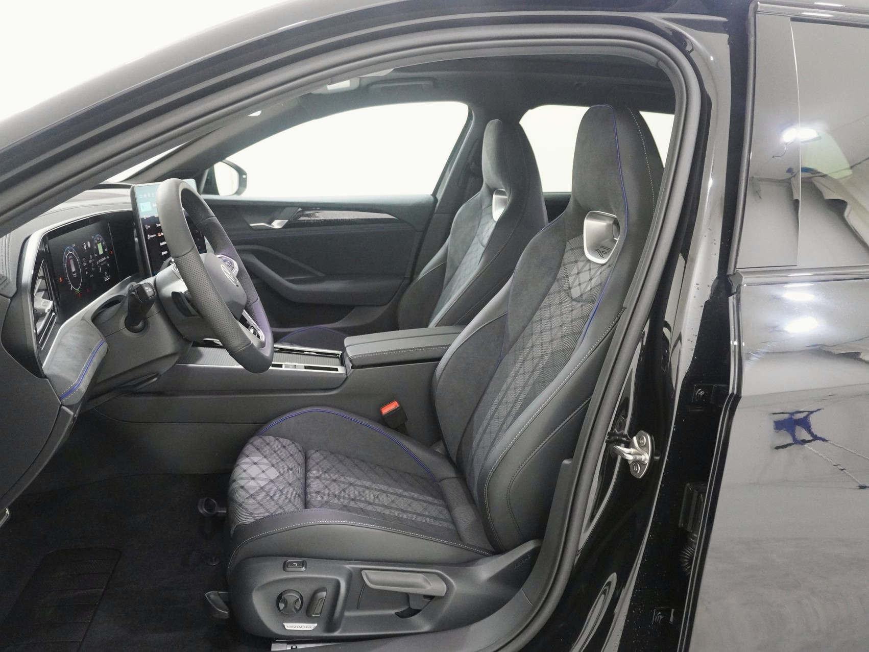 VW Passat Variant 2.0 TSI R-Line 4Motion DSG