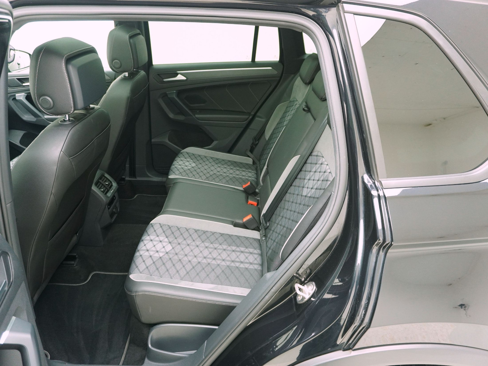 VW Tiguan 2.0 TDI DSG R-Line Black Style 4Motion