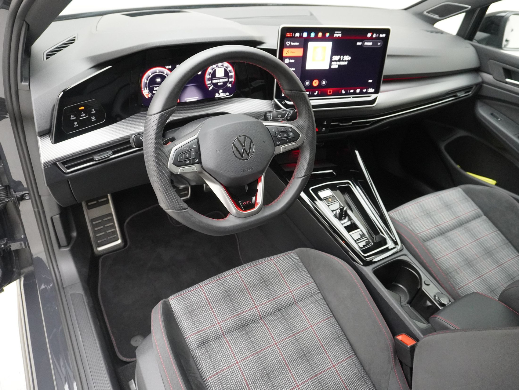 VW Golf 8.5 2.0 TSI DSG GTI Black Style (2025) ** Anhängerkupplung / Harman/Kardon / Panoramadach**