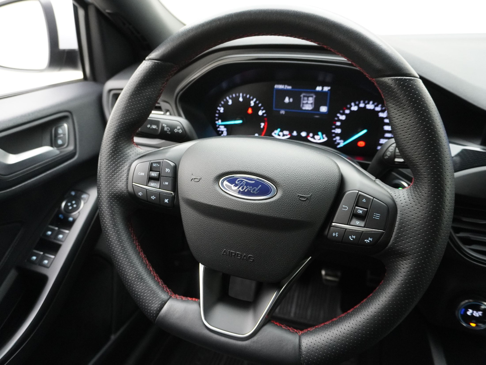 FORD Focus Station Wagon 1.0i EcoB 125 ST-Line