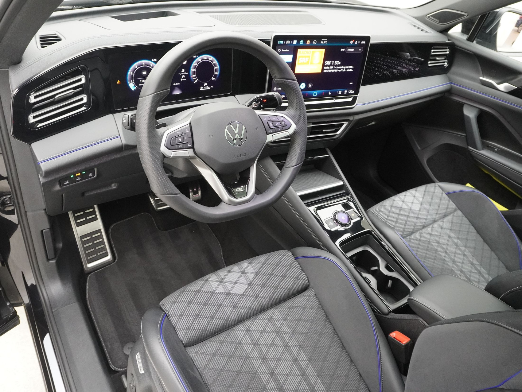 VW Tiguan 2.0 TSI DSG R-Line Black Style 4Motion (2025) **Head-Up / Harman-Kardon Soundsystem**