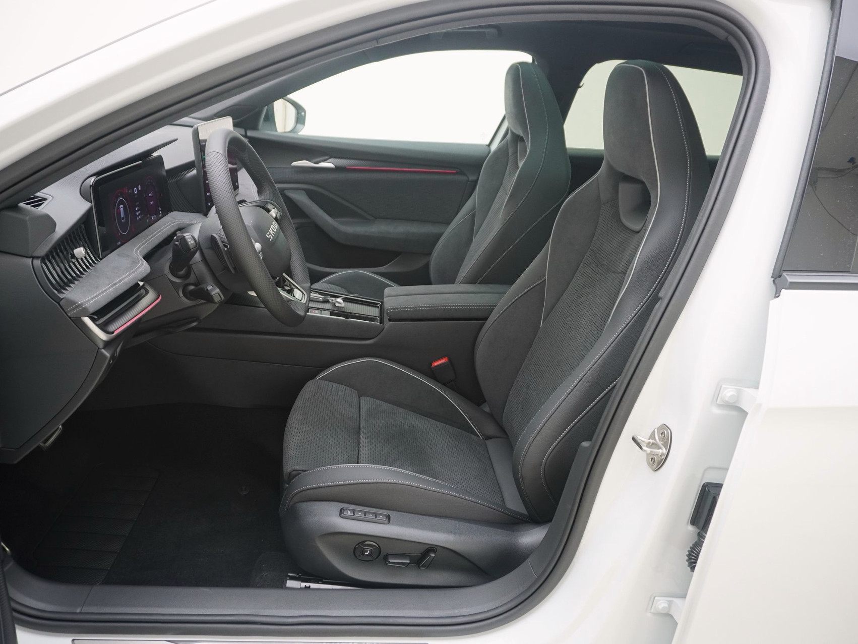 SKODA Superb 2.0 TDI Sportline 4×4 DSG