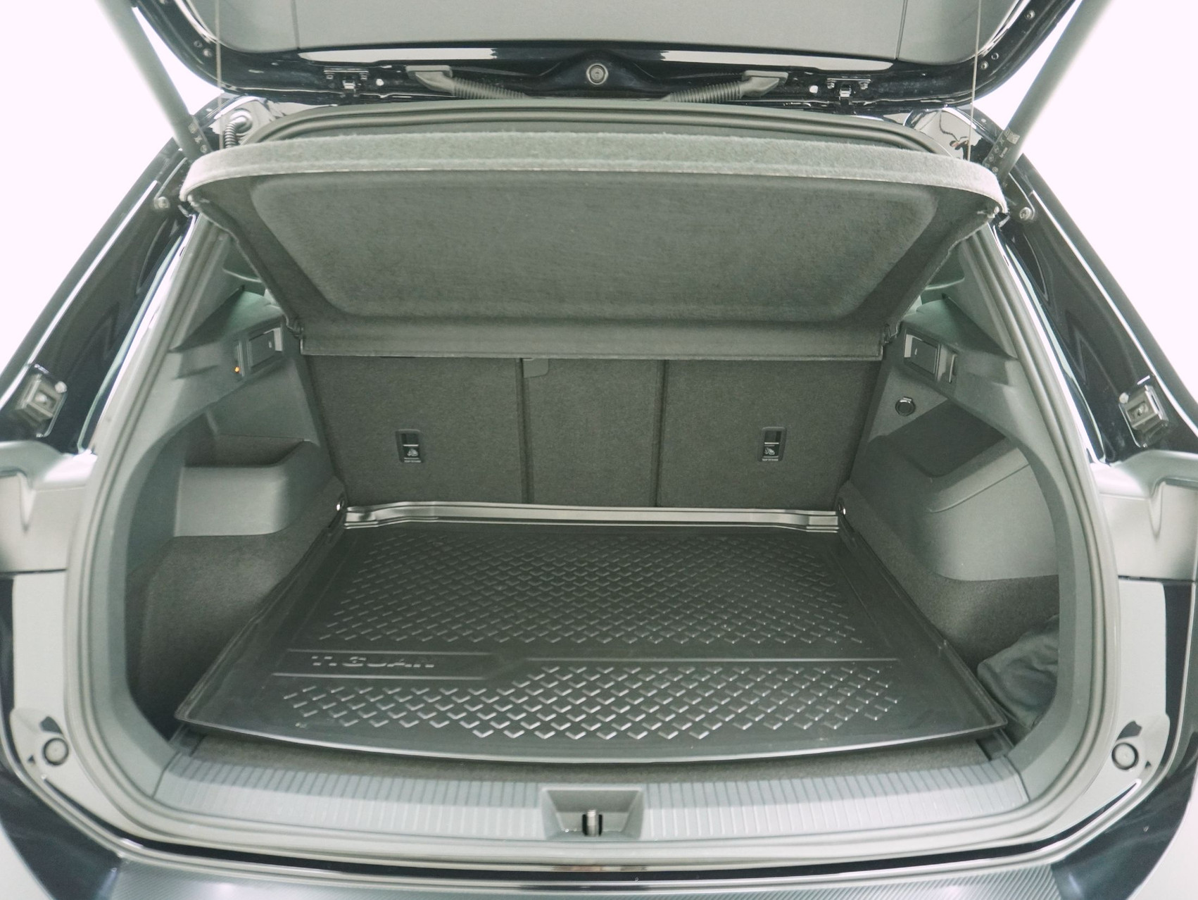 VW Tiguan 2.0 TSI DSG R-Line Black Style 4Motion **VW Werksgarantie bis 01/2030 // 21 Zoll Sommerräder**