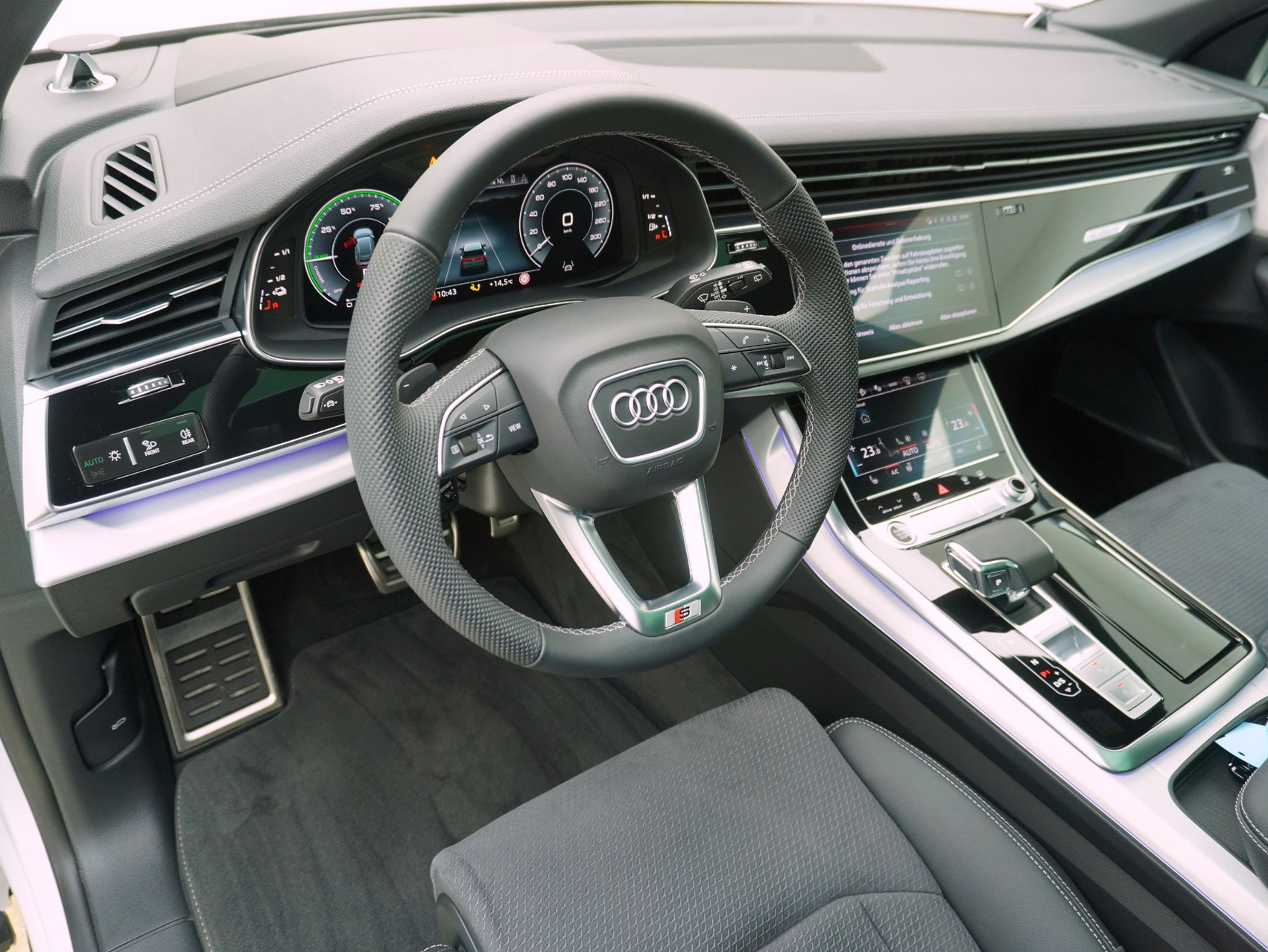 AUDI Q8 SUV 55 TFSI e S line quattro T-Tronic **Audi Werksgarantie bis 06/2030**