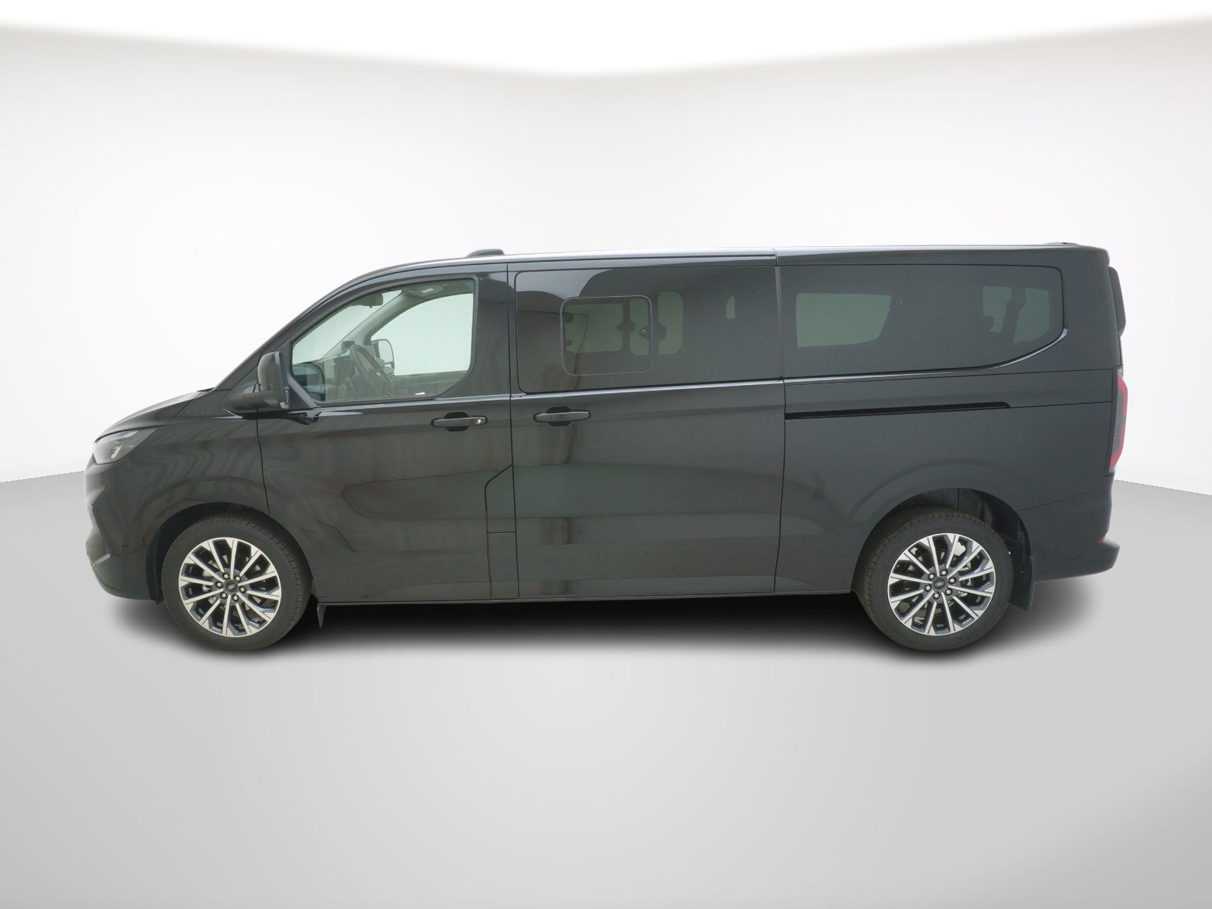 FORD Tourneo Custom 320 L2 2.0 TDCI Titanium X
