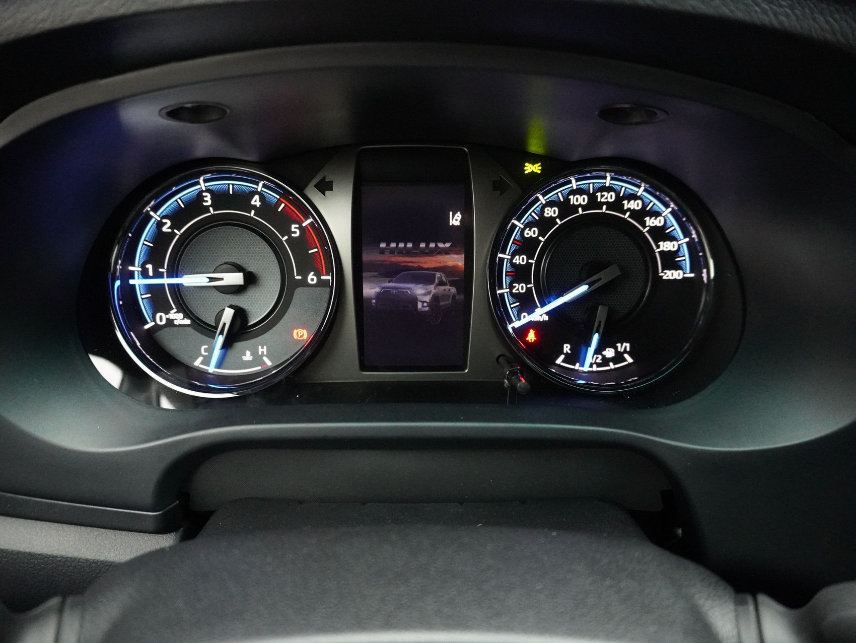 TOYOTA Hilux Double Cab.-Pick-up 2.8 D-4D 204 Invincible MHEV